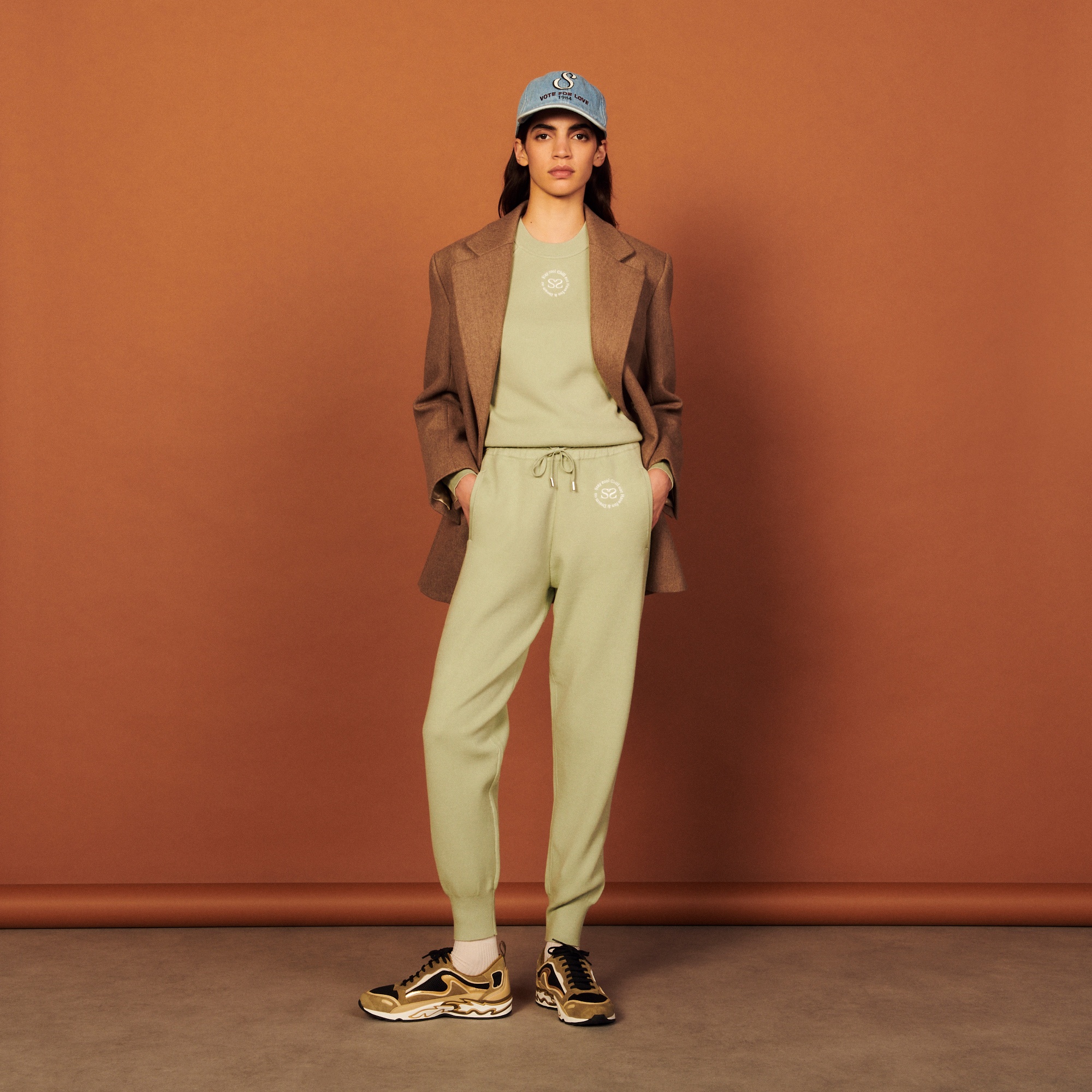Knit jogging bottoms with embroidery - 1