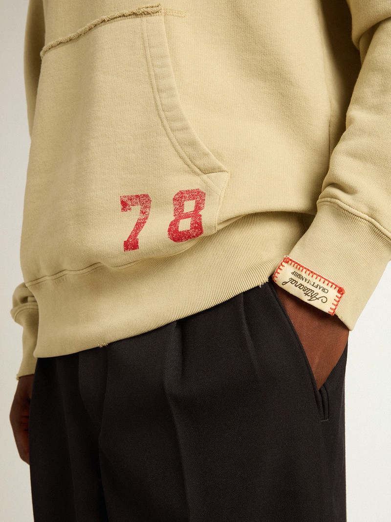 Pale eucalyptus-colored hoodie with front pocket 5