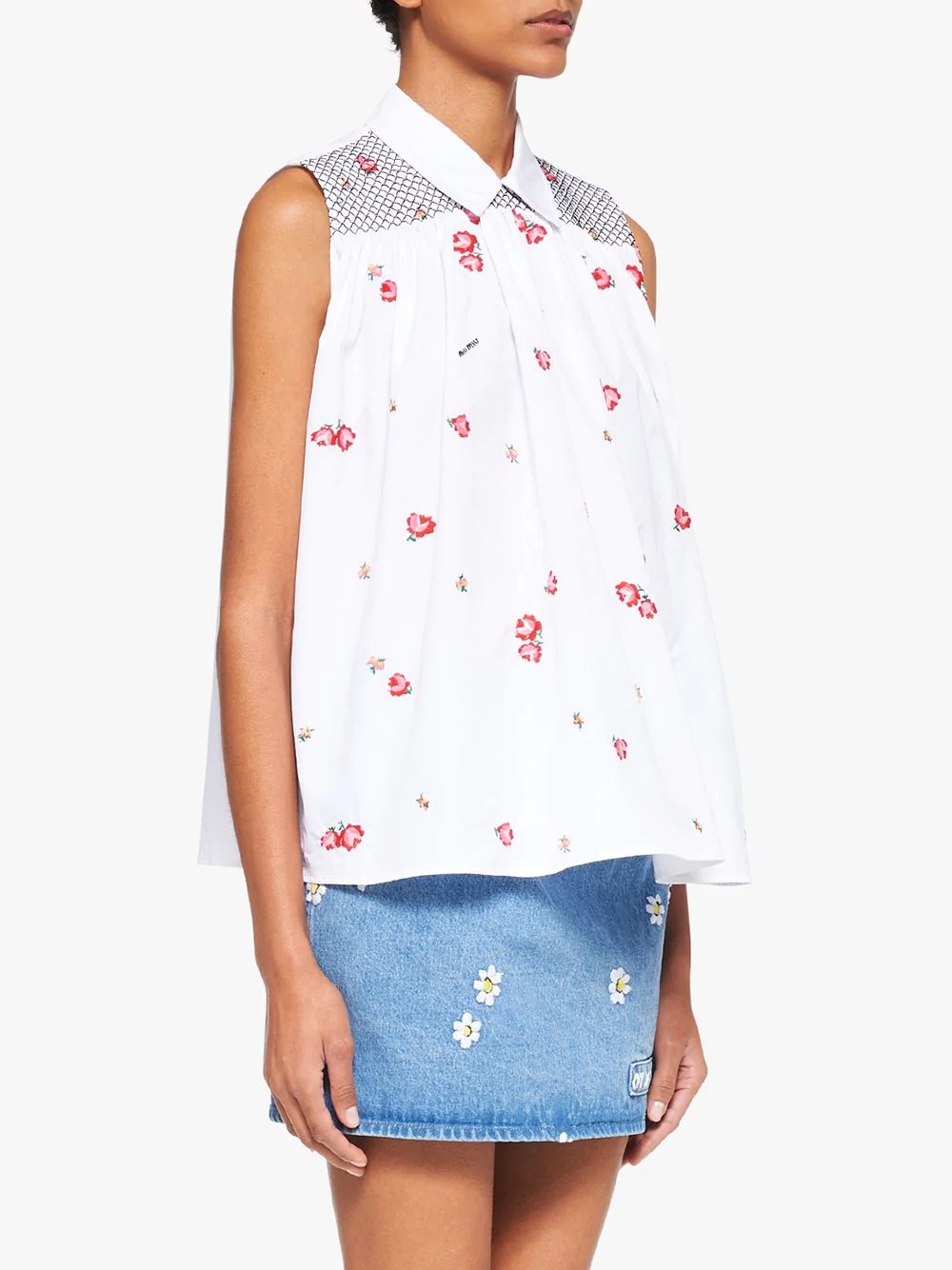 floral-embroidered sleeveless blouse - 3