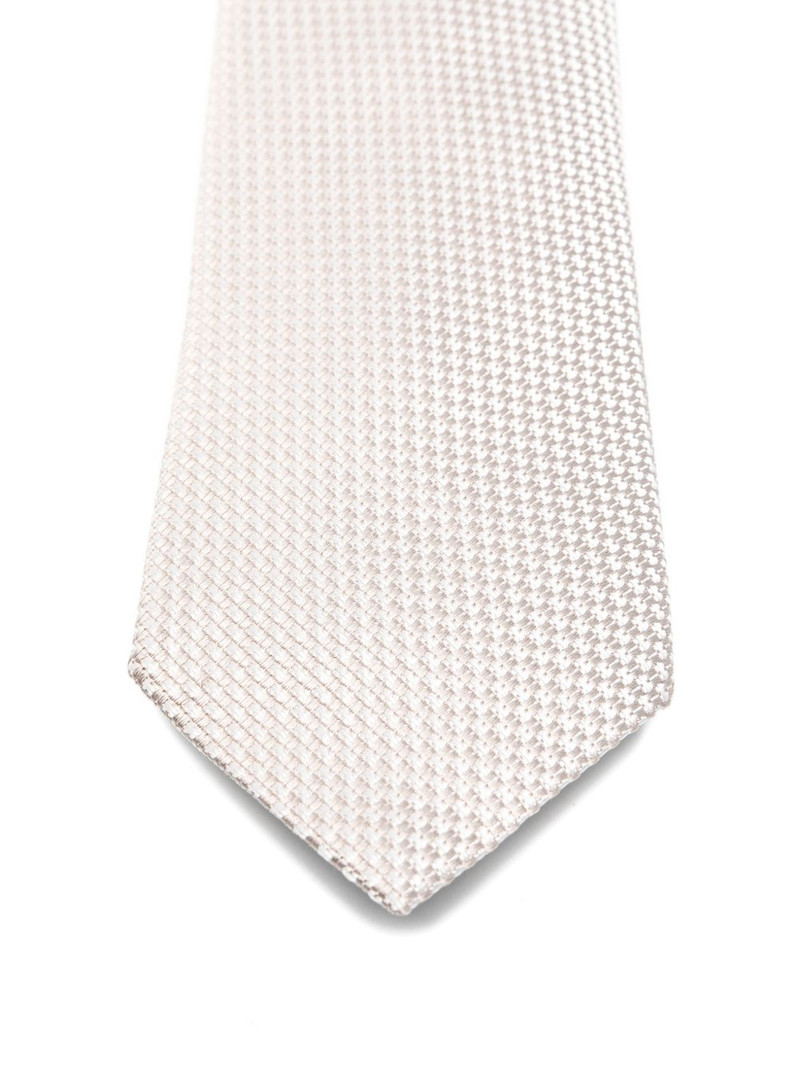 textured-finish tie 3
