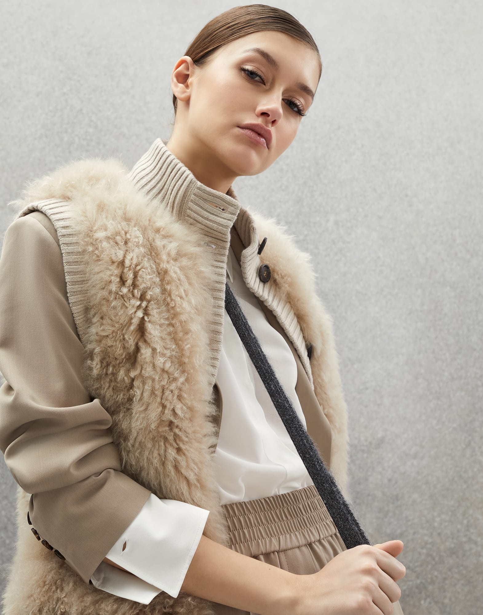 Plush cashmere shearling long vest  with monili - 4