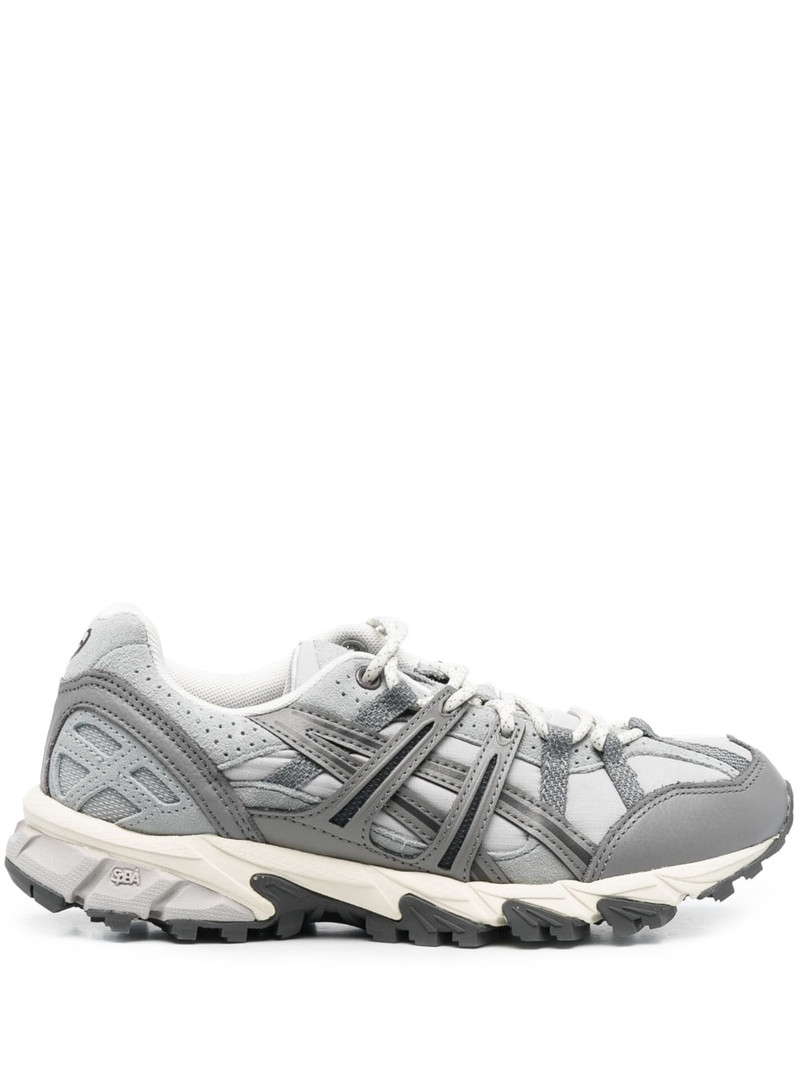 panelled low-top sneakers - 1