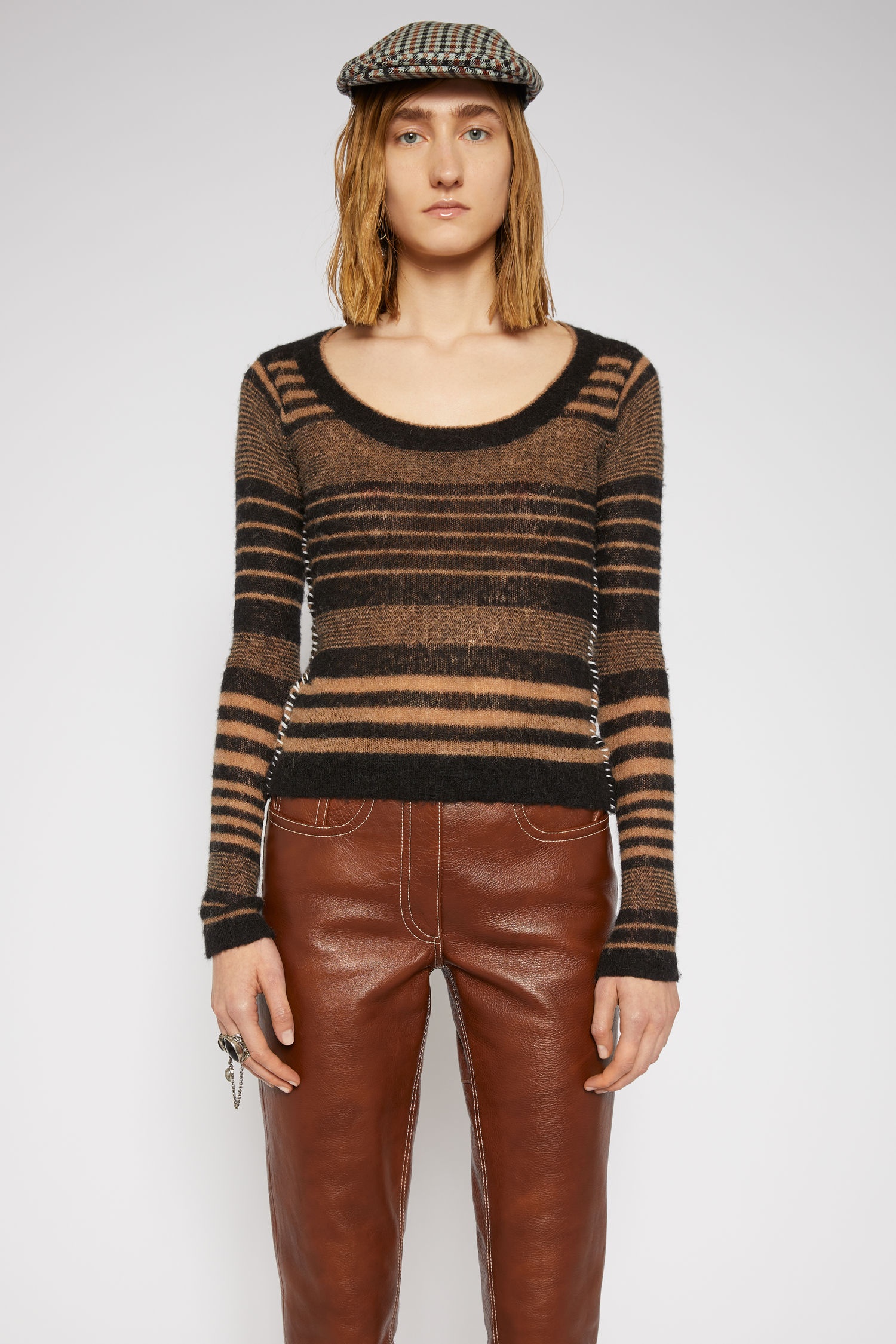 Scoop-neck striped sweater black/camel - 2