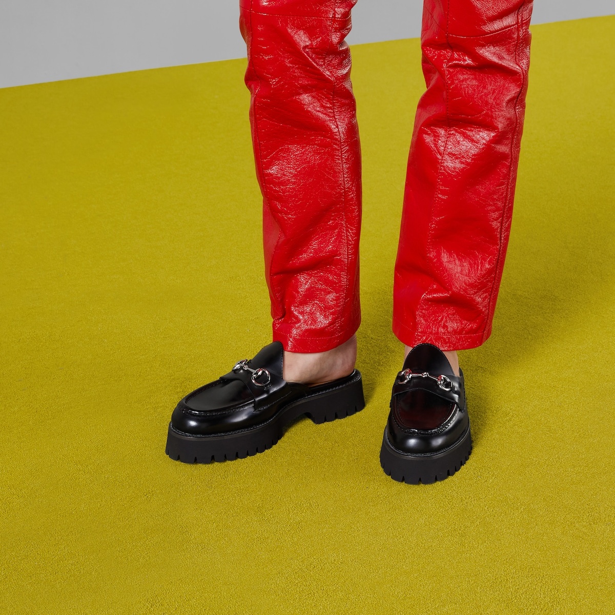 GUCCI　ミュール Women's mule with Horsebit in dark brown leather | GUCCI® US