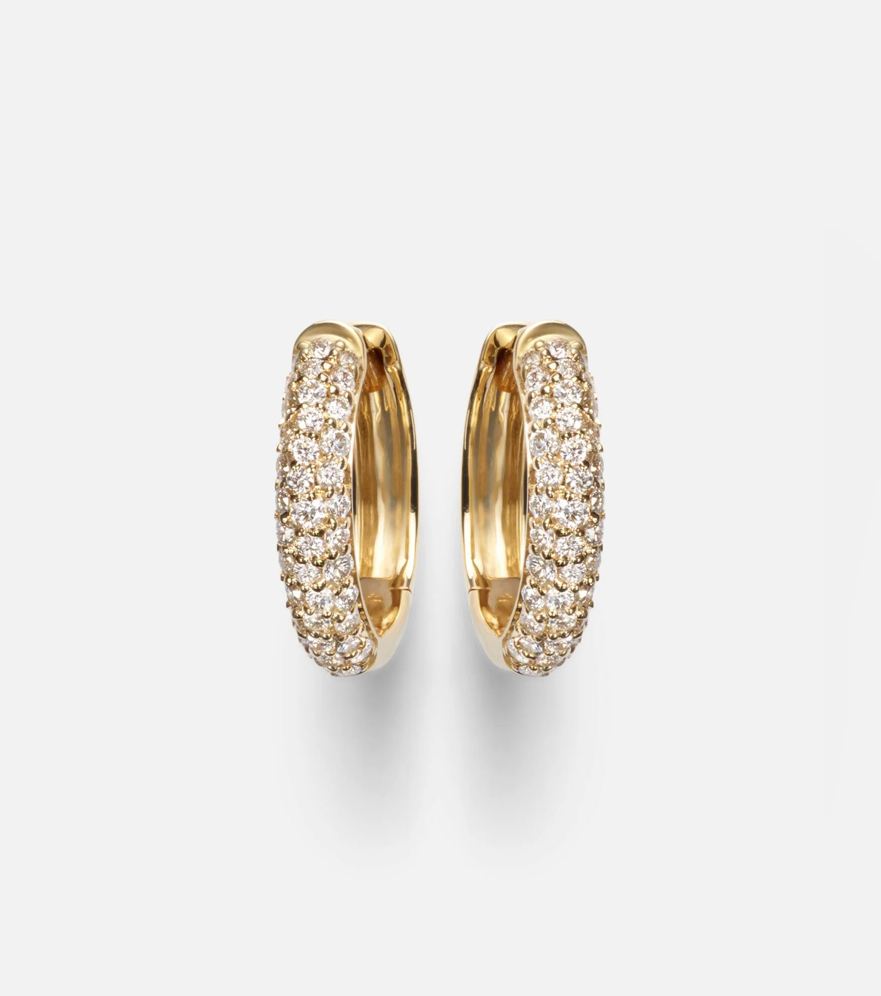 Essential 14kt gold hoop earrings with diamonds - 1