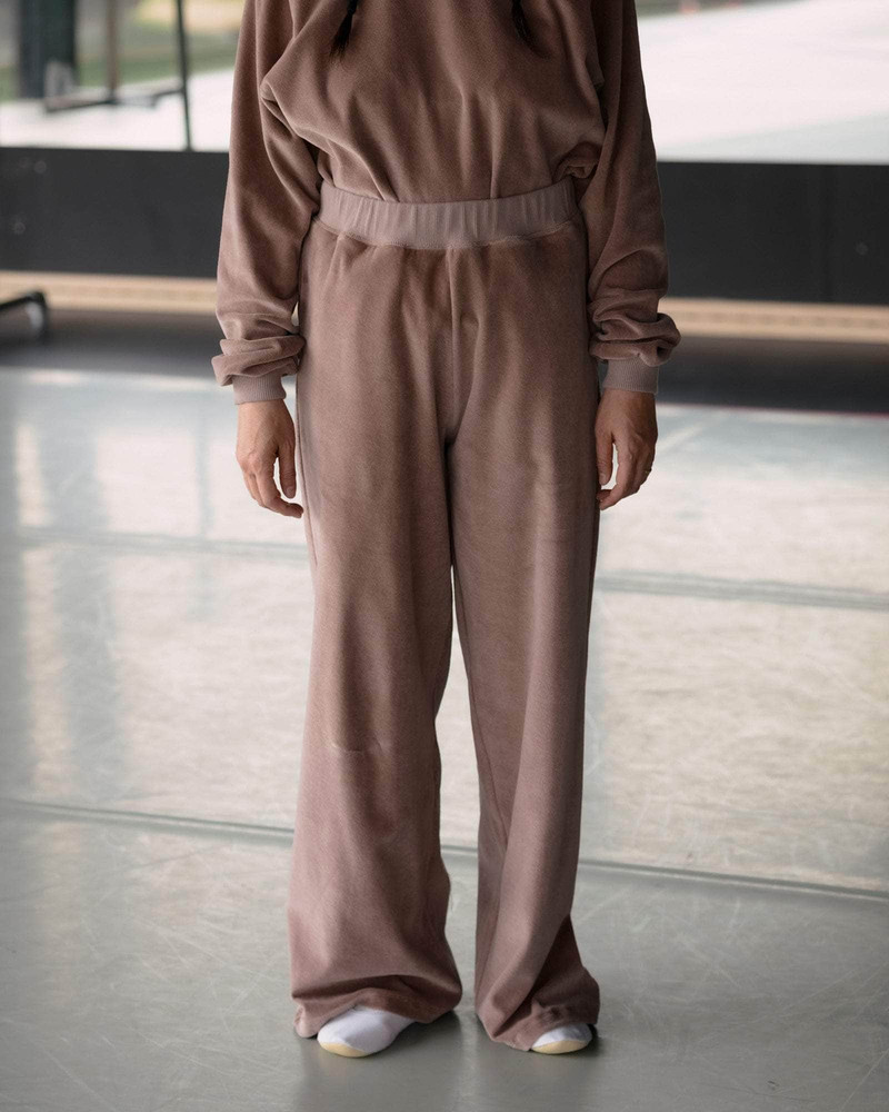 BASERANGE Tre Sweatpants - Organic Cotton Velour outlook