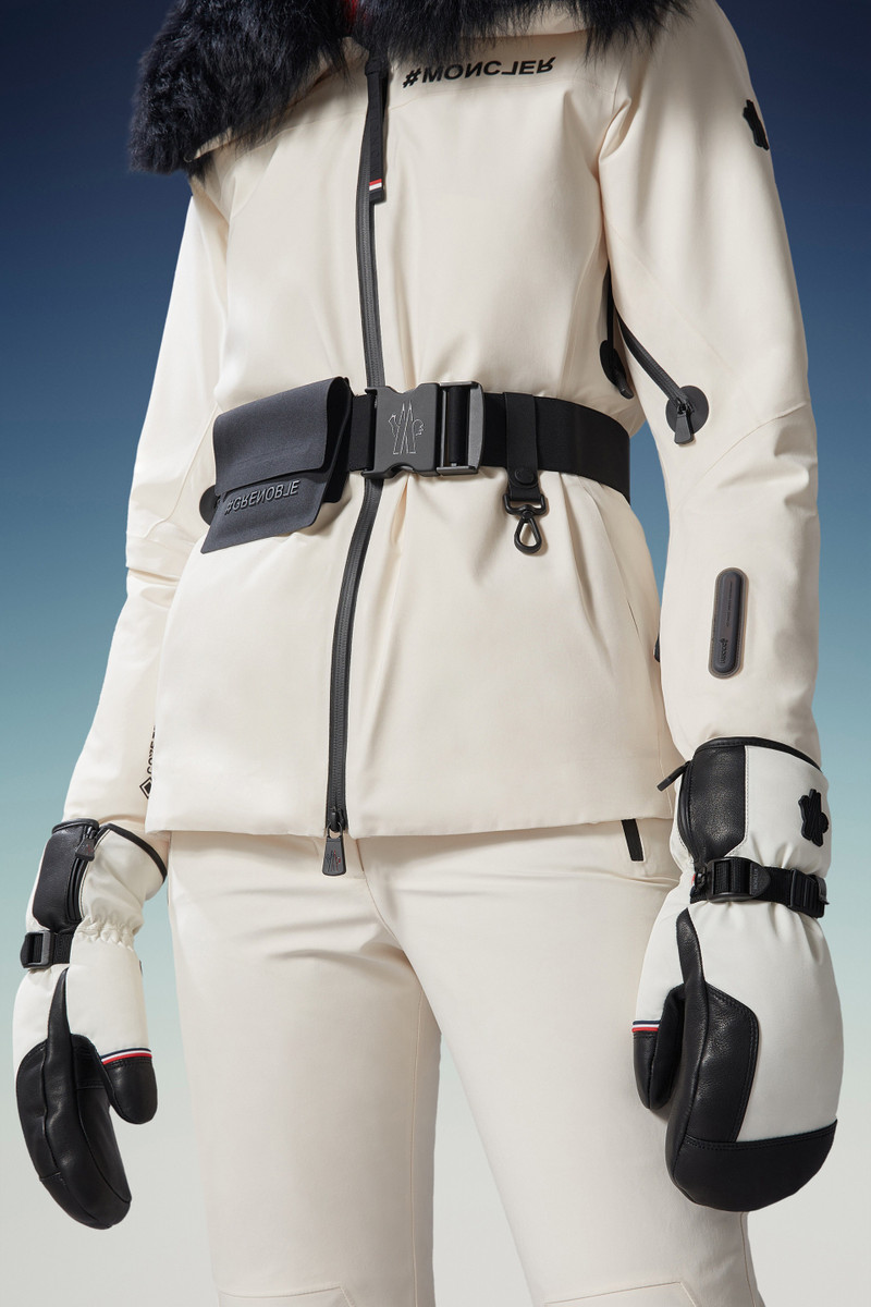 Moncler Gloves outlook