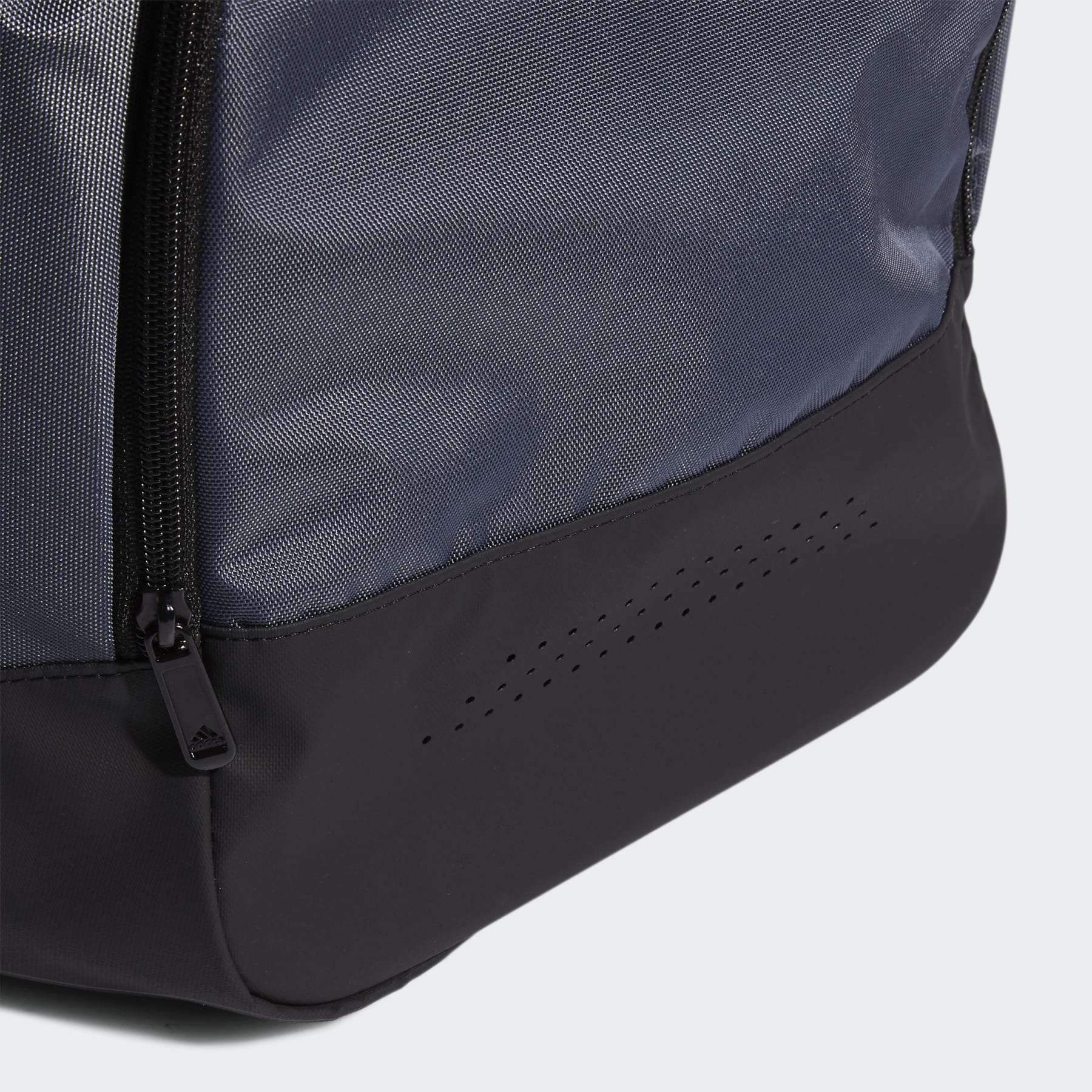 Defender Duffel Bag Medium - 7