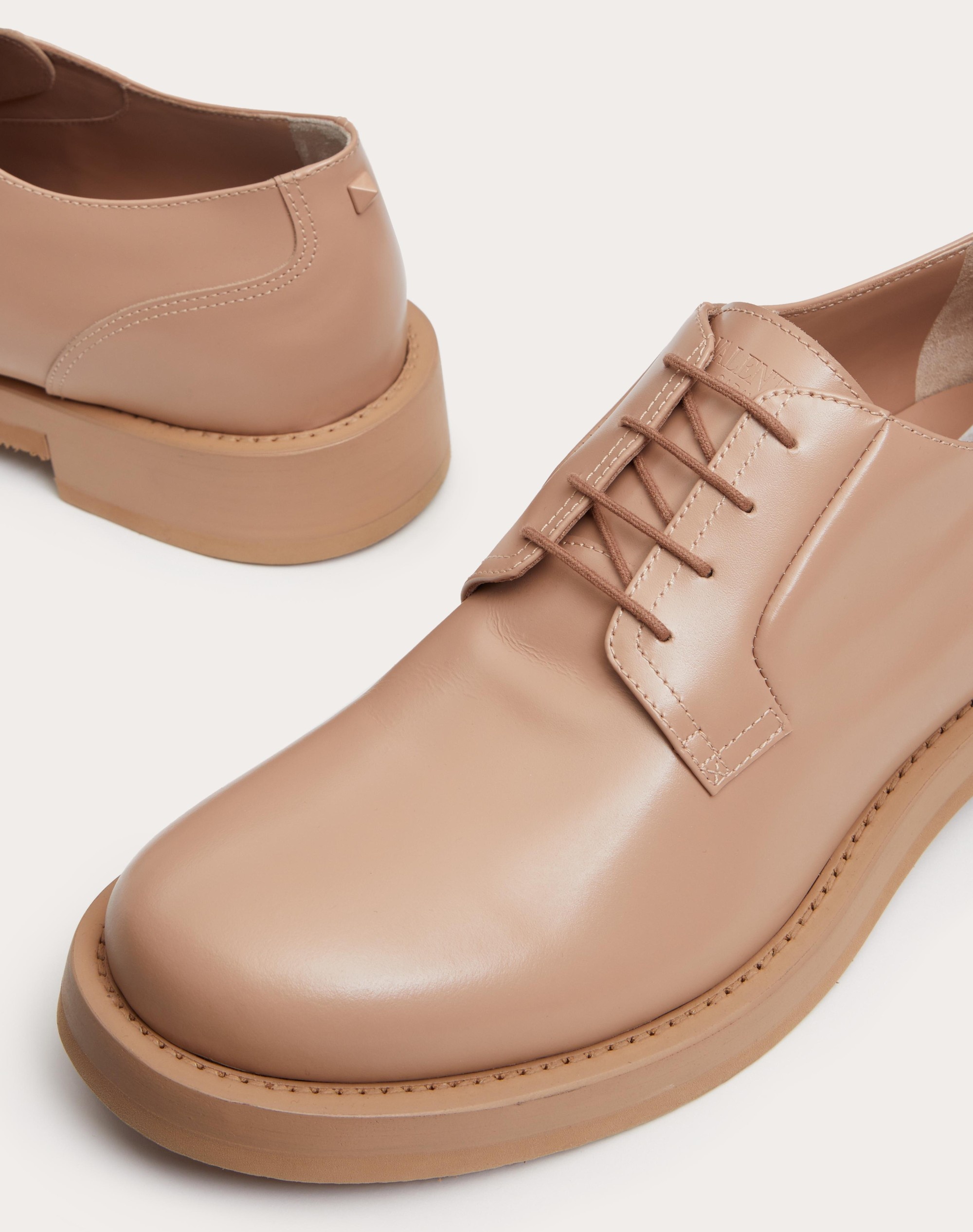 ROCKSTUD ESSENTIAL CALF LEATHER DERBY - 5