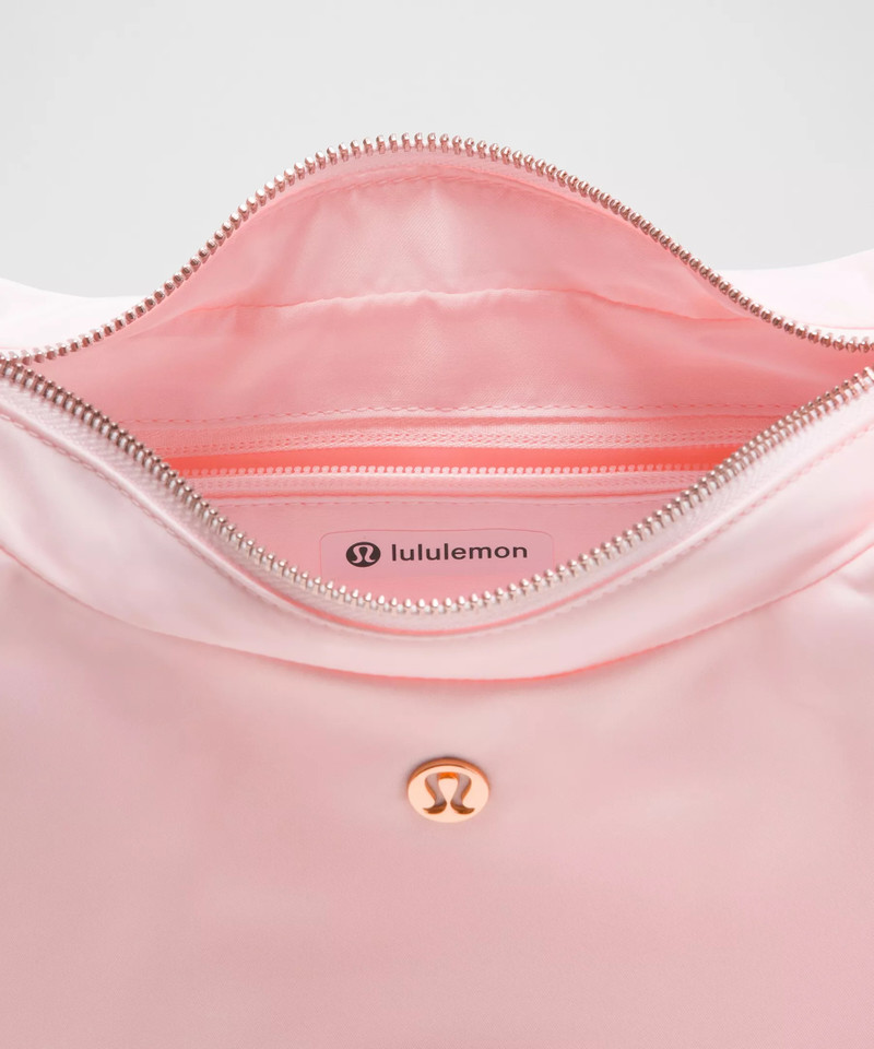 City Essentials Shoulder Bag 4L 5