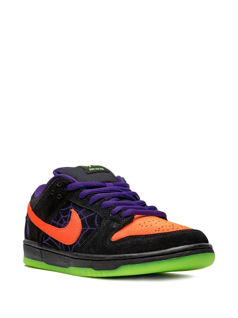Nike SB 덩크 낮은 "밤의 미수건"스니커 outlook