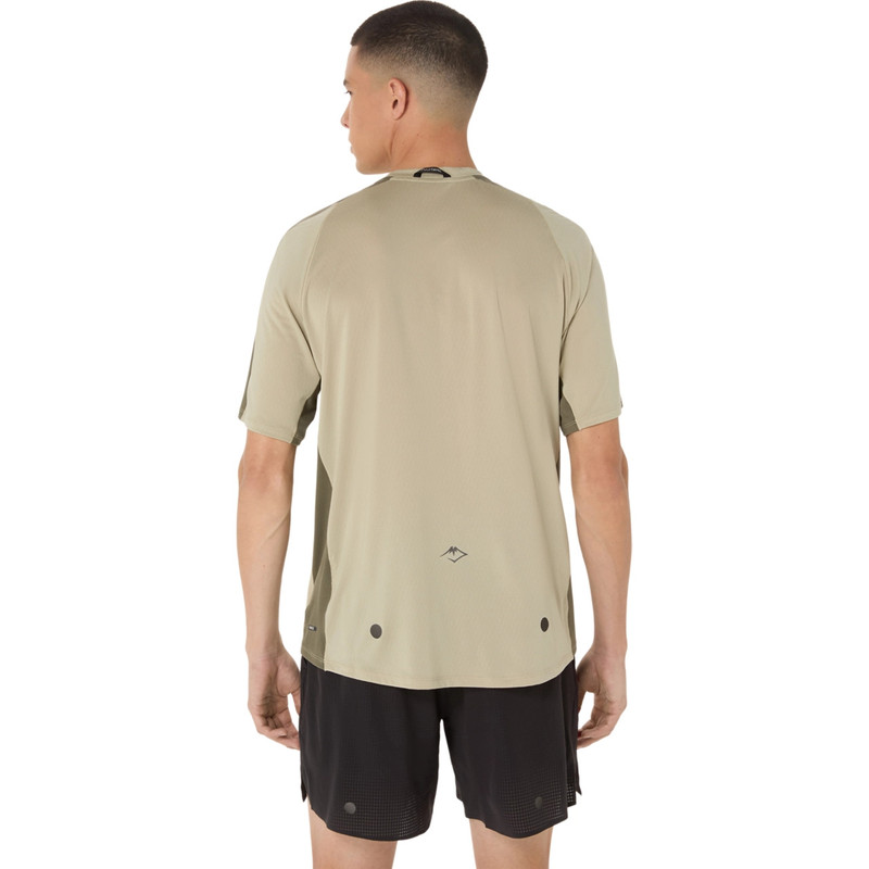 Asics FUJITRAIL ELITE SHORT SLEEVE TOP outlook