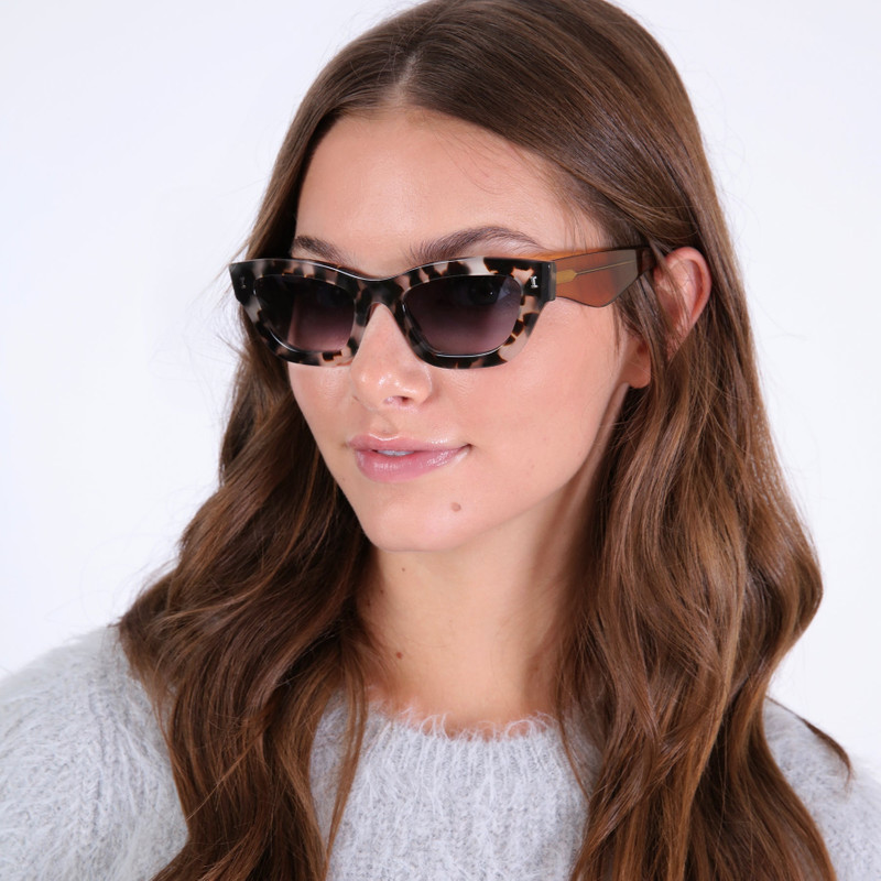 illesteva Donna Sunglasses outlook