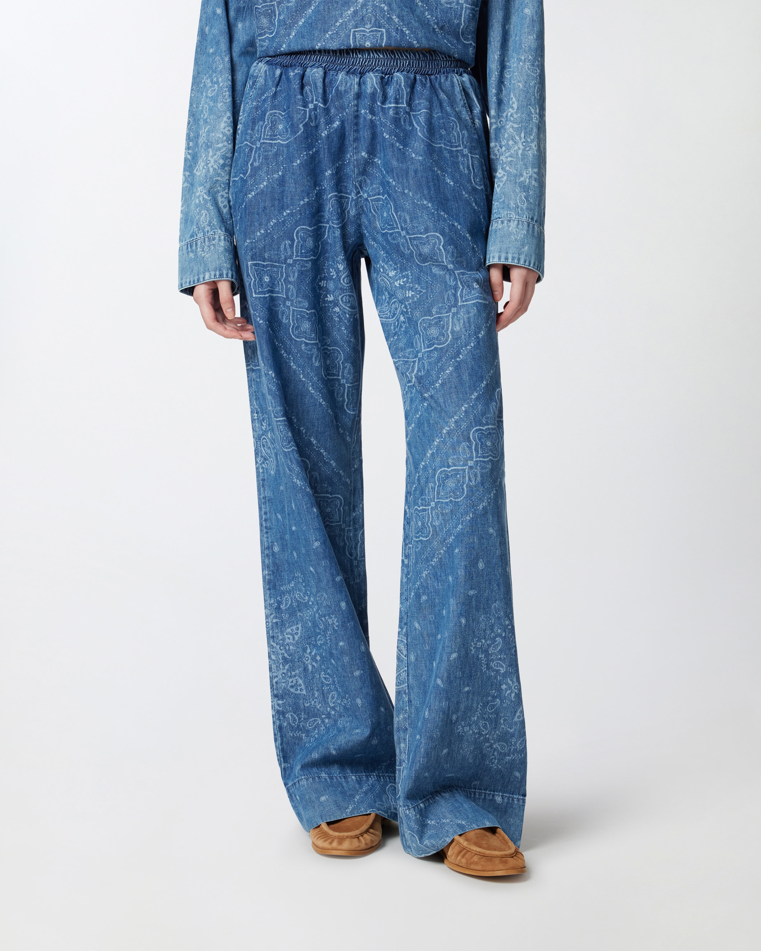 LOOSE TROUSERS IN LIGHT DENIM BANDANA PRINT - 3