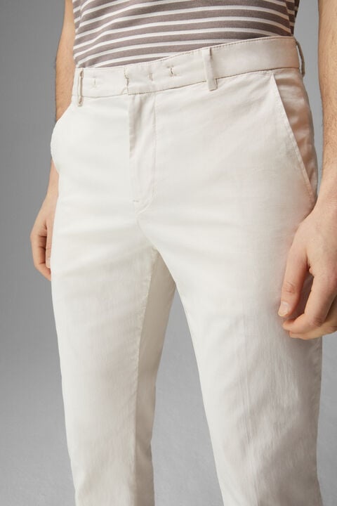 Riley Chinos in Off-white - 5