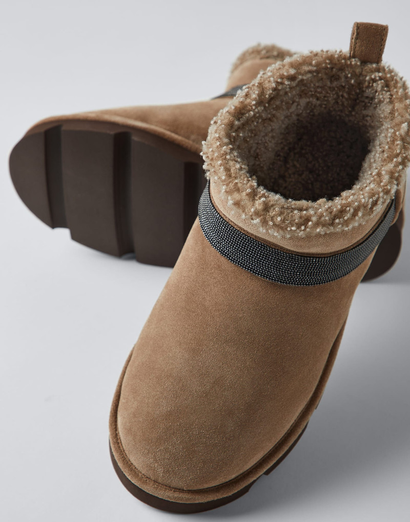 Suede boots with shearling lining and shiny band 3