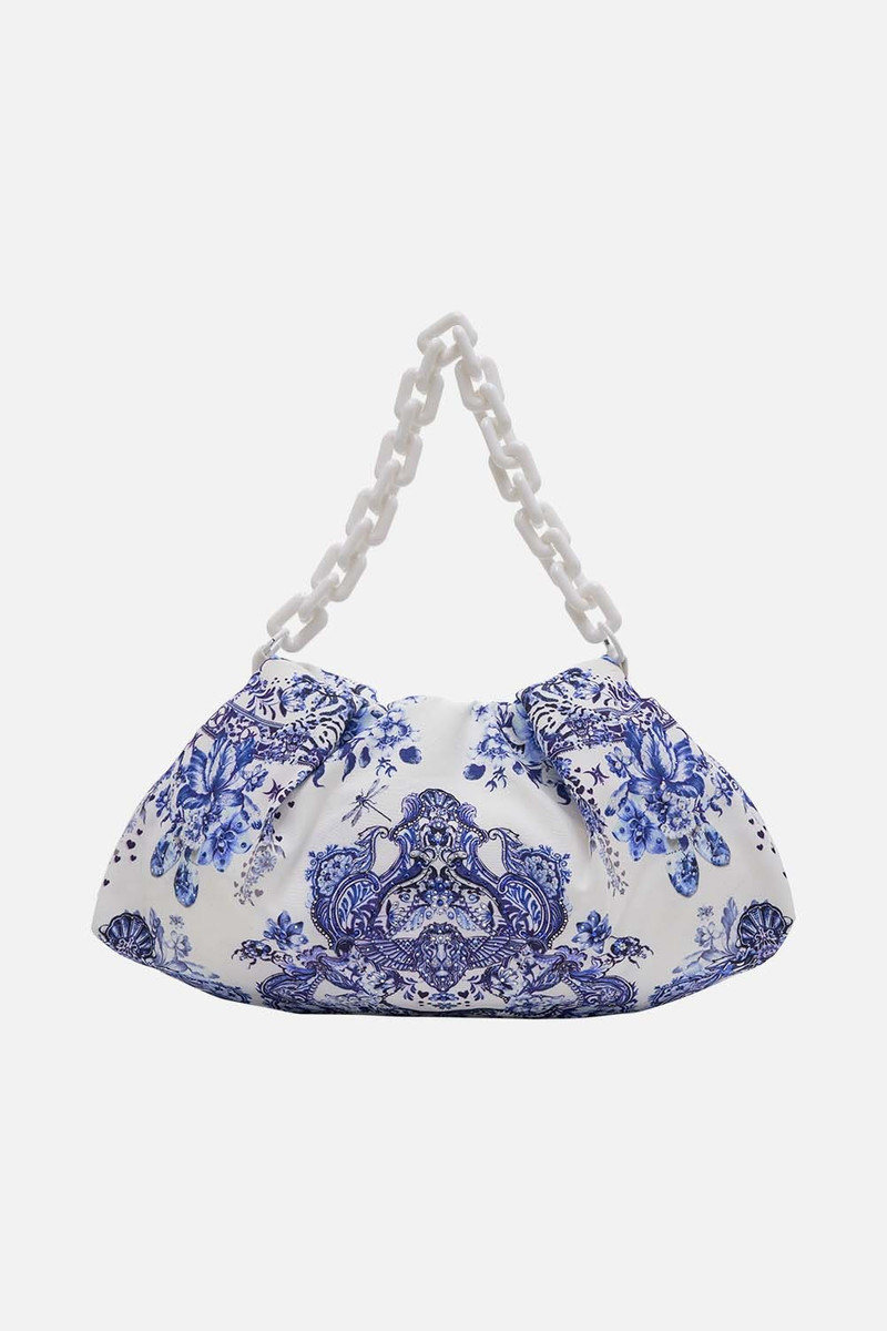 OVERSIZED CLUTCH WITH CHAIN 1