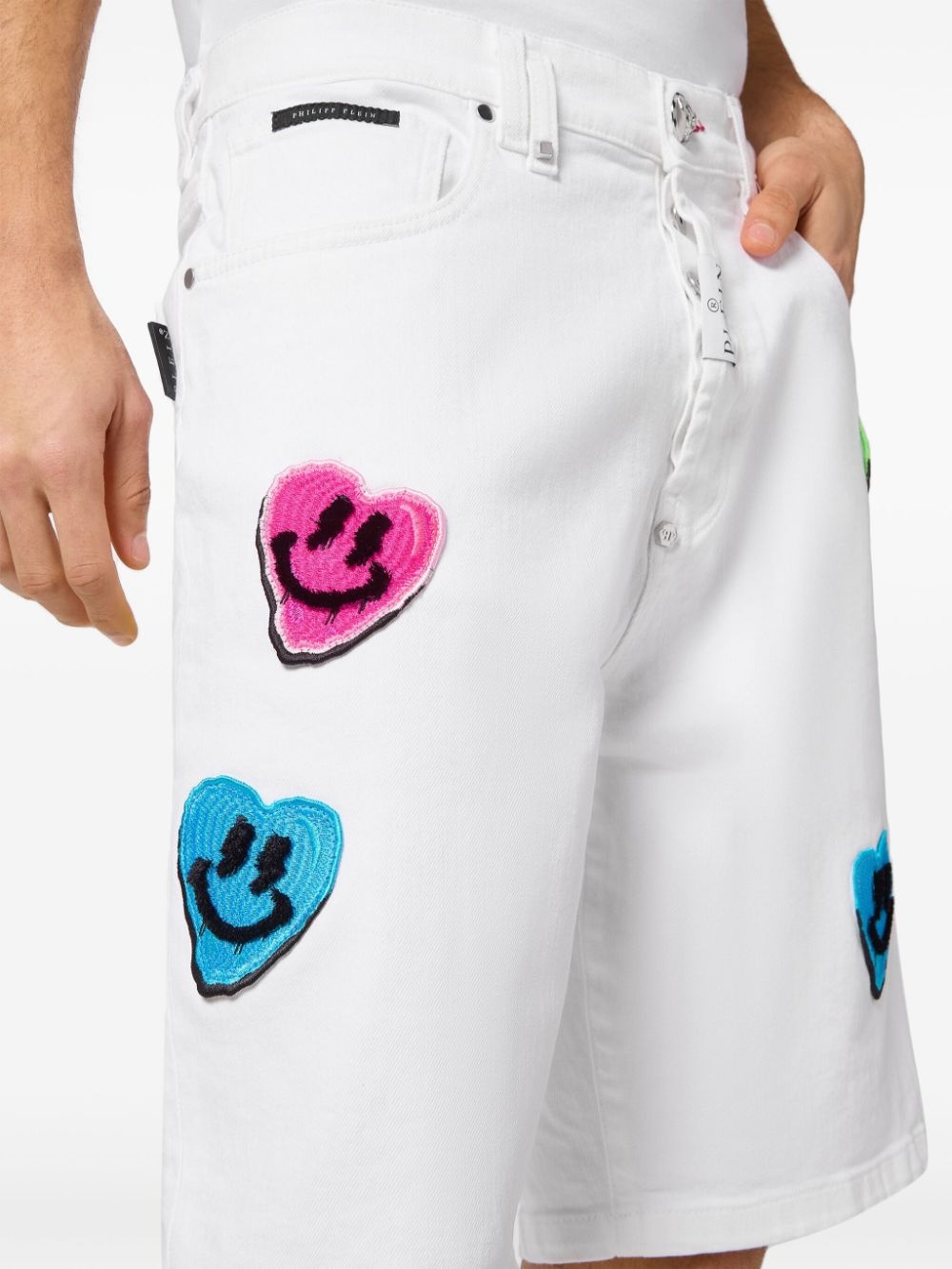 Smile Graffiti-print straight-leg shorts - 5