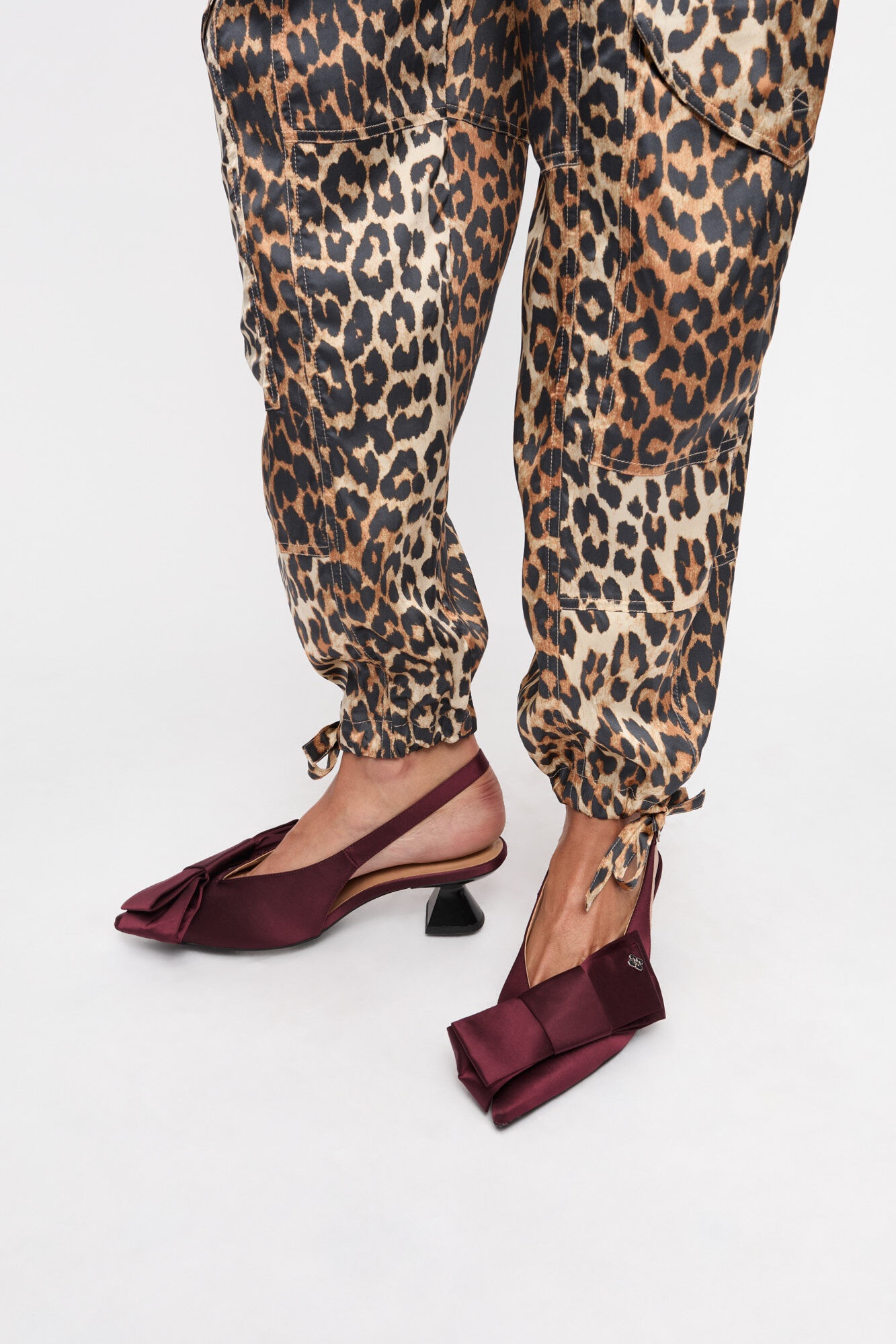 BURGUNDY BOW KITTEN HEEL PUMPS - 4