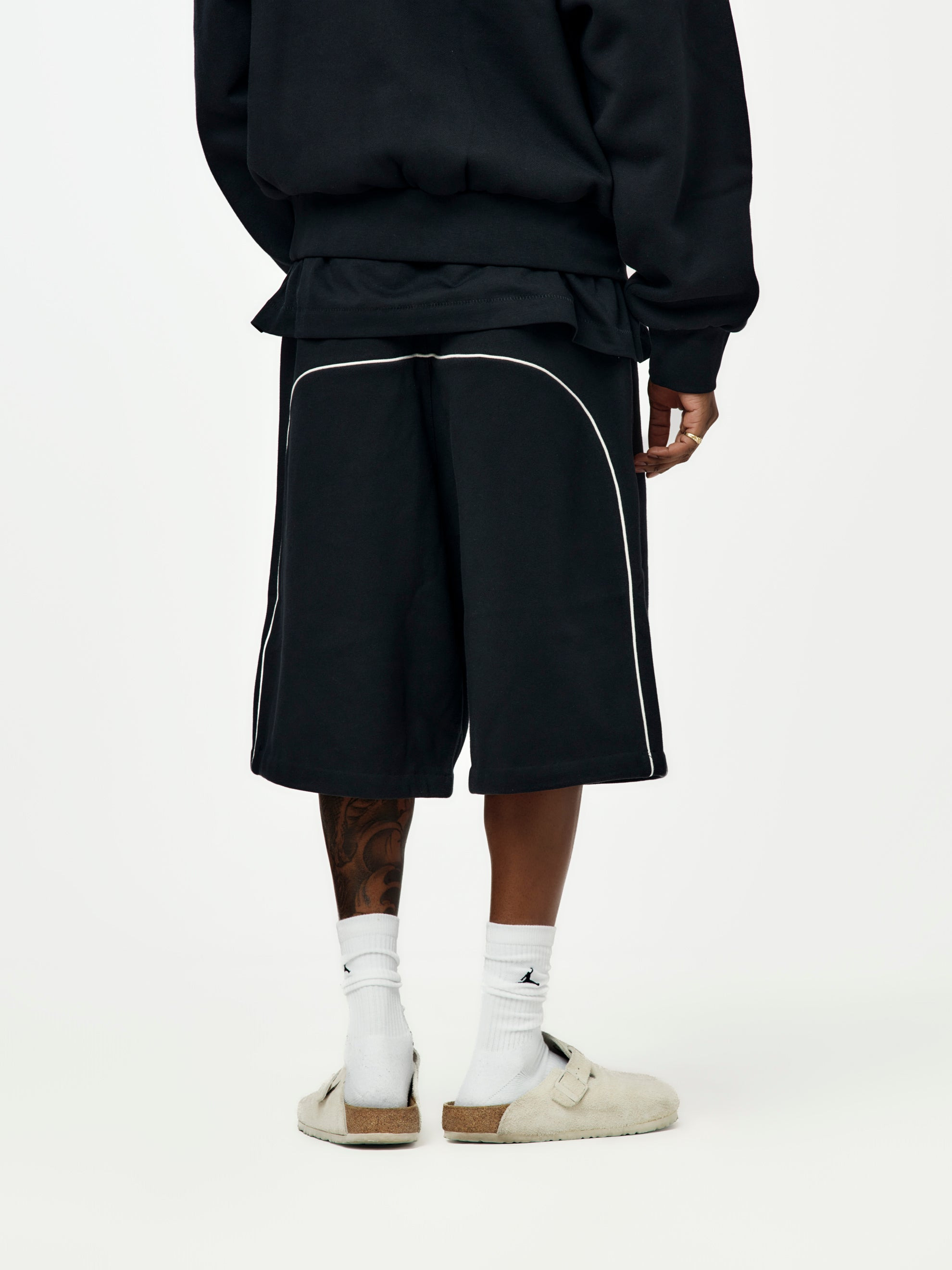 RELAXED FLEECE SWEATSHORT WITH PIPING (JET BLACK) - 3