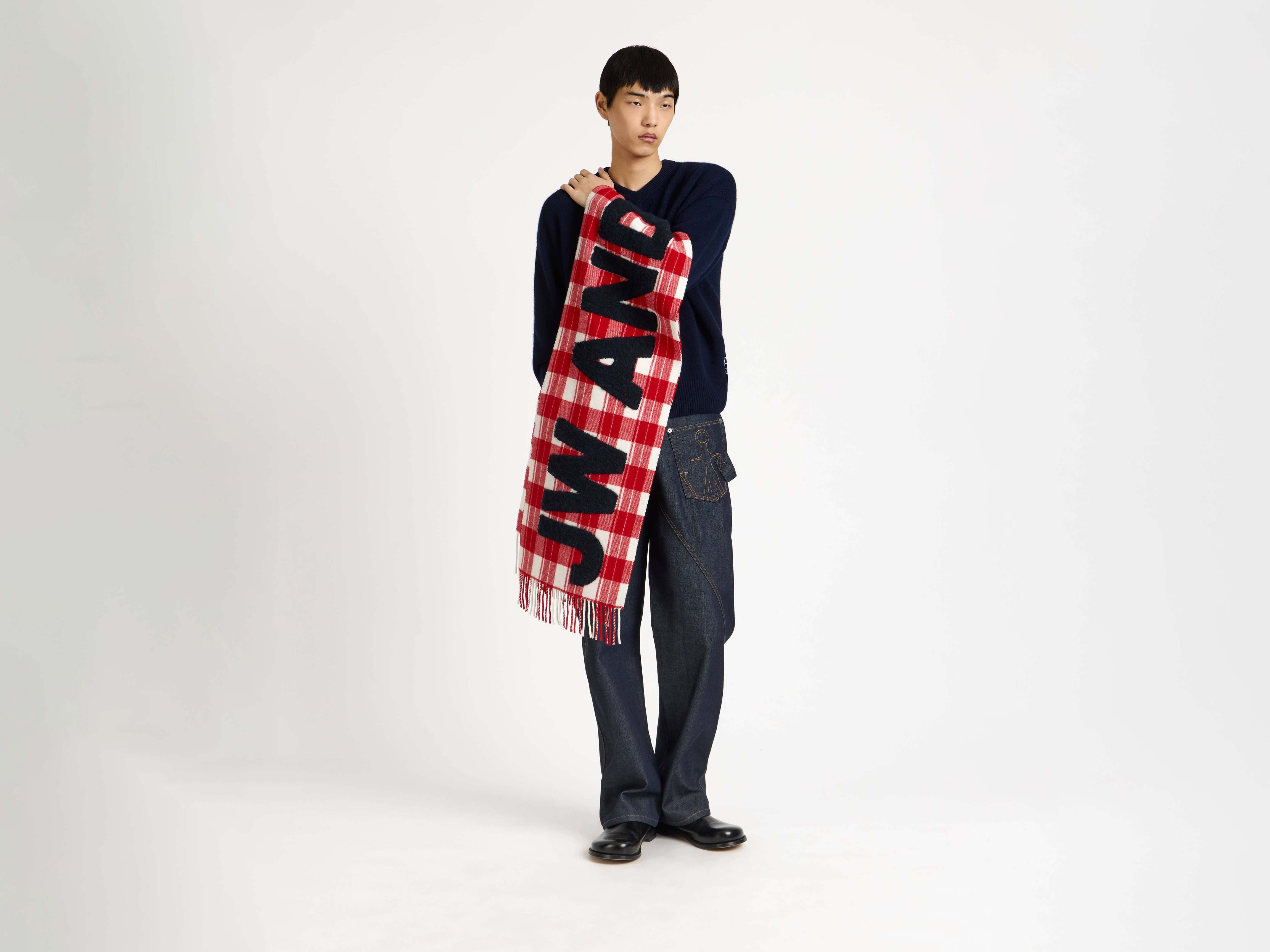 CHECKERED LOGO SCARF IN RED-WHITE - 8