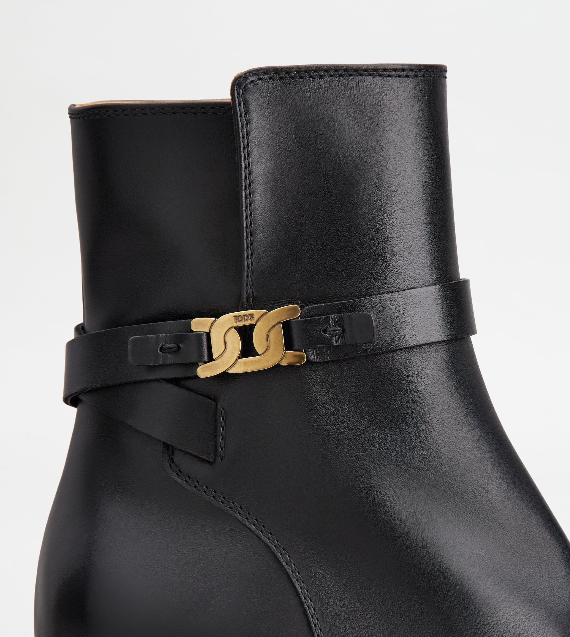 ANKLE BOOTS IN LEATHER - BLACK - 6