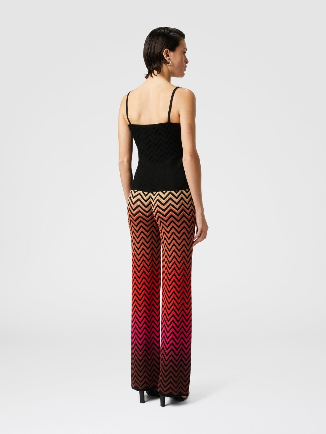Straight trousers with dégradé chevron motif - 3