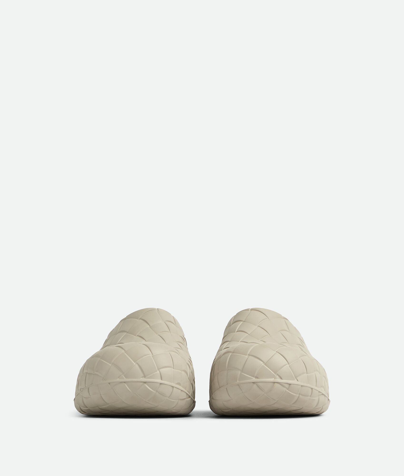BOTTEGA VENETA Beebee クロッグ Bottega Veneta Intreccio Rubber Beebee Clog & Slide | Hypebeast
