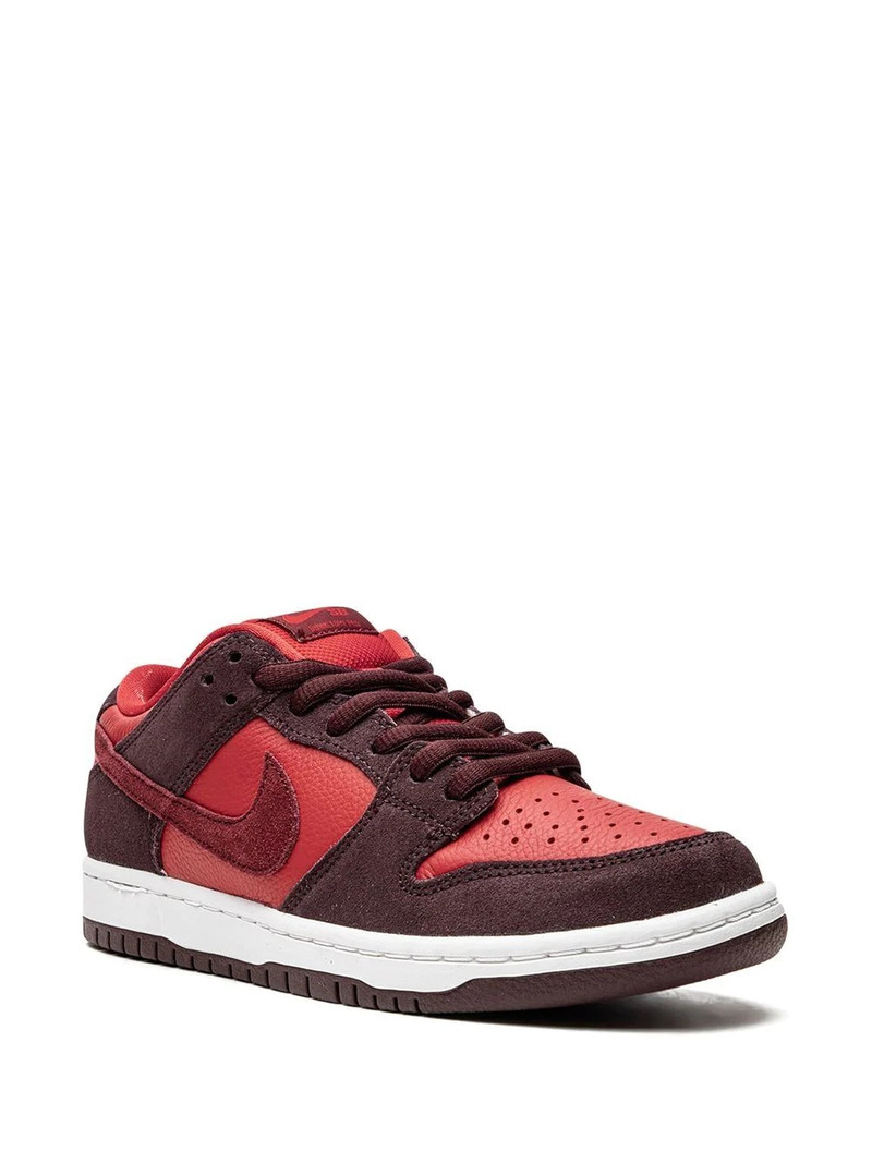 Nike SB Dunk Low "Cherry" sneakers outlook