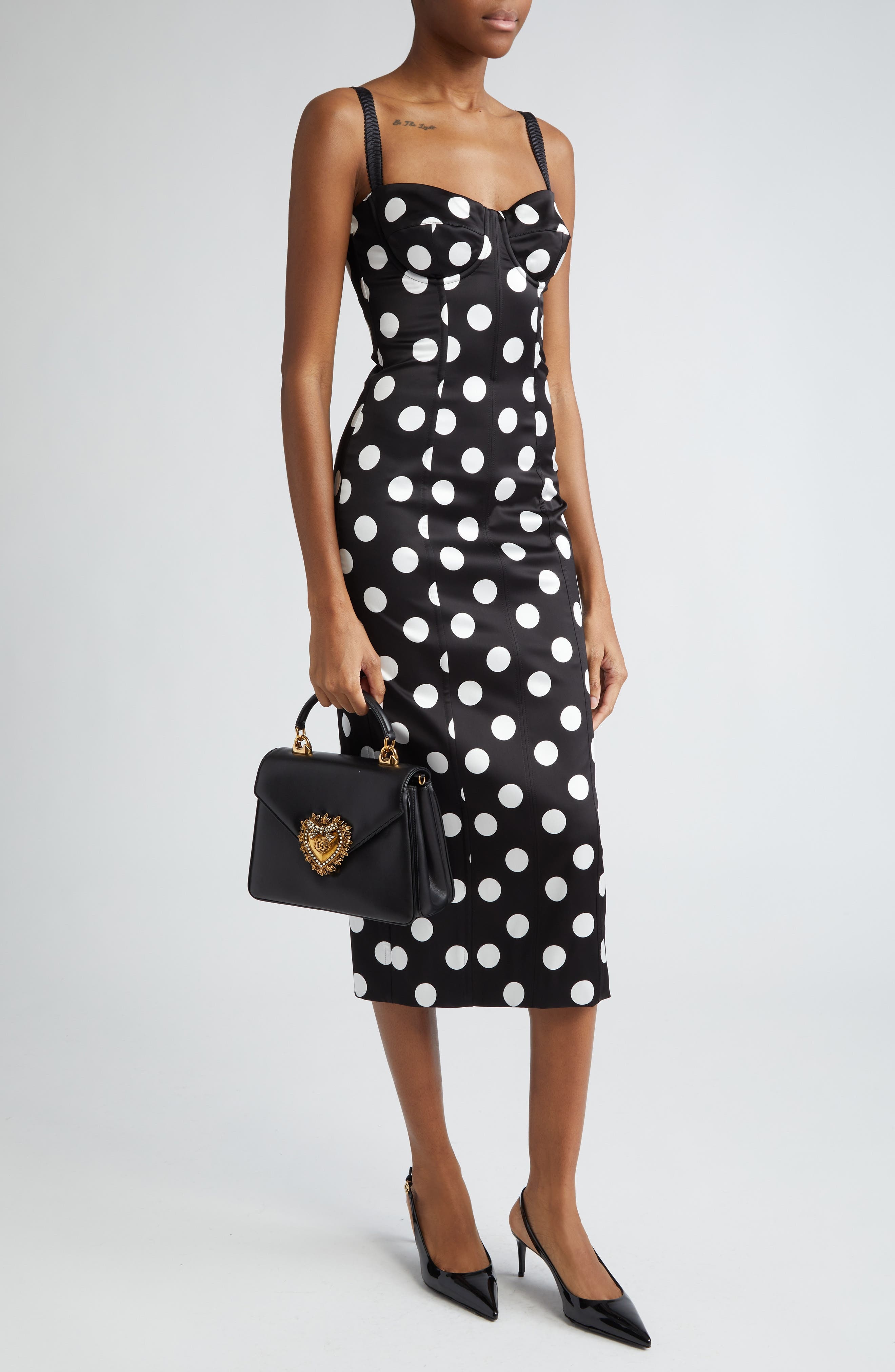 Polka Dot Ruched Satin Sheath Dress in Hnl2Wpois Bco Fdo. nero - 2