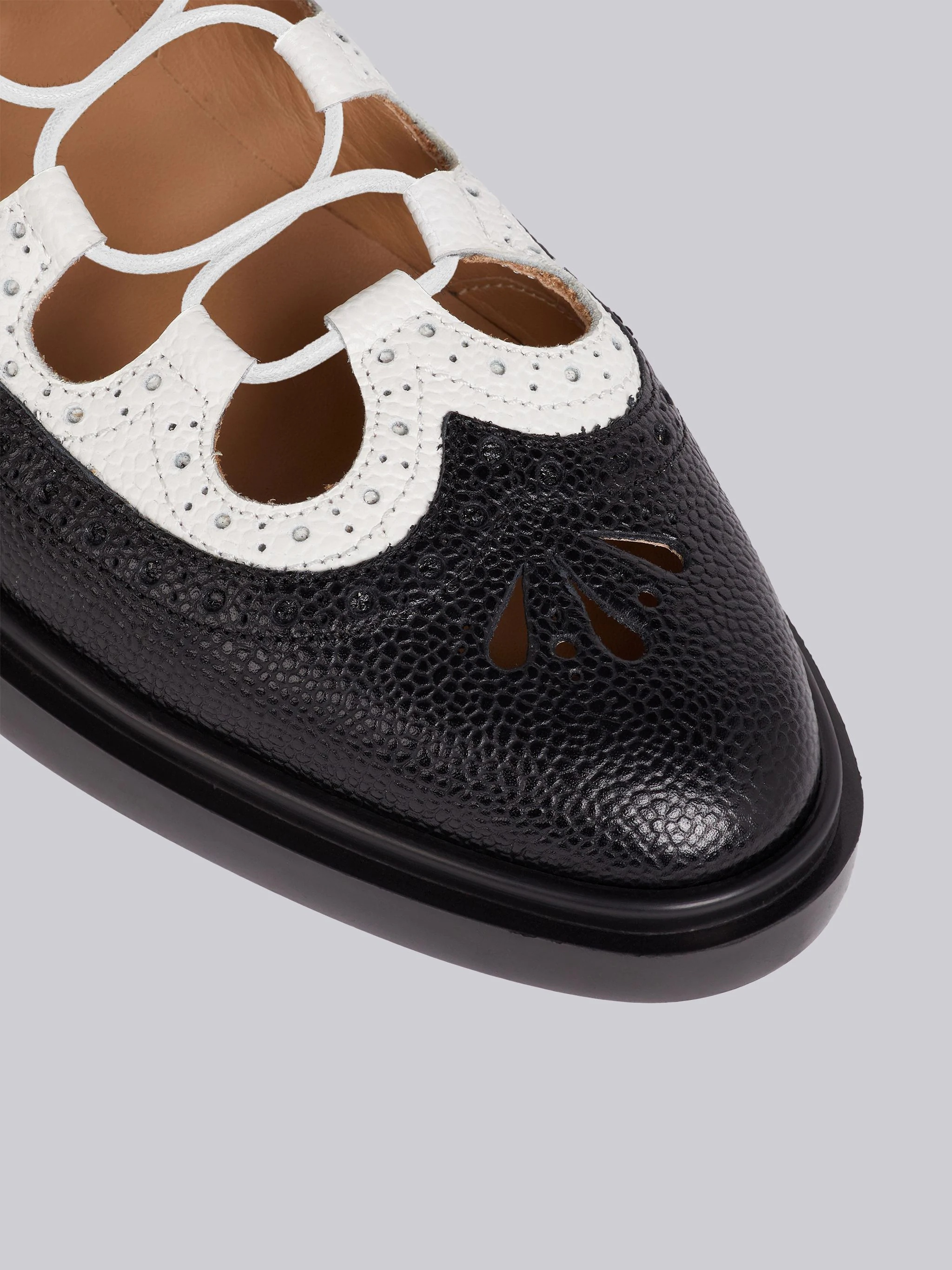 Black and White Pebbled Calfskin Ghillie Brogue - 2