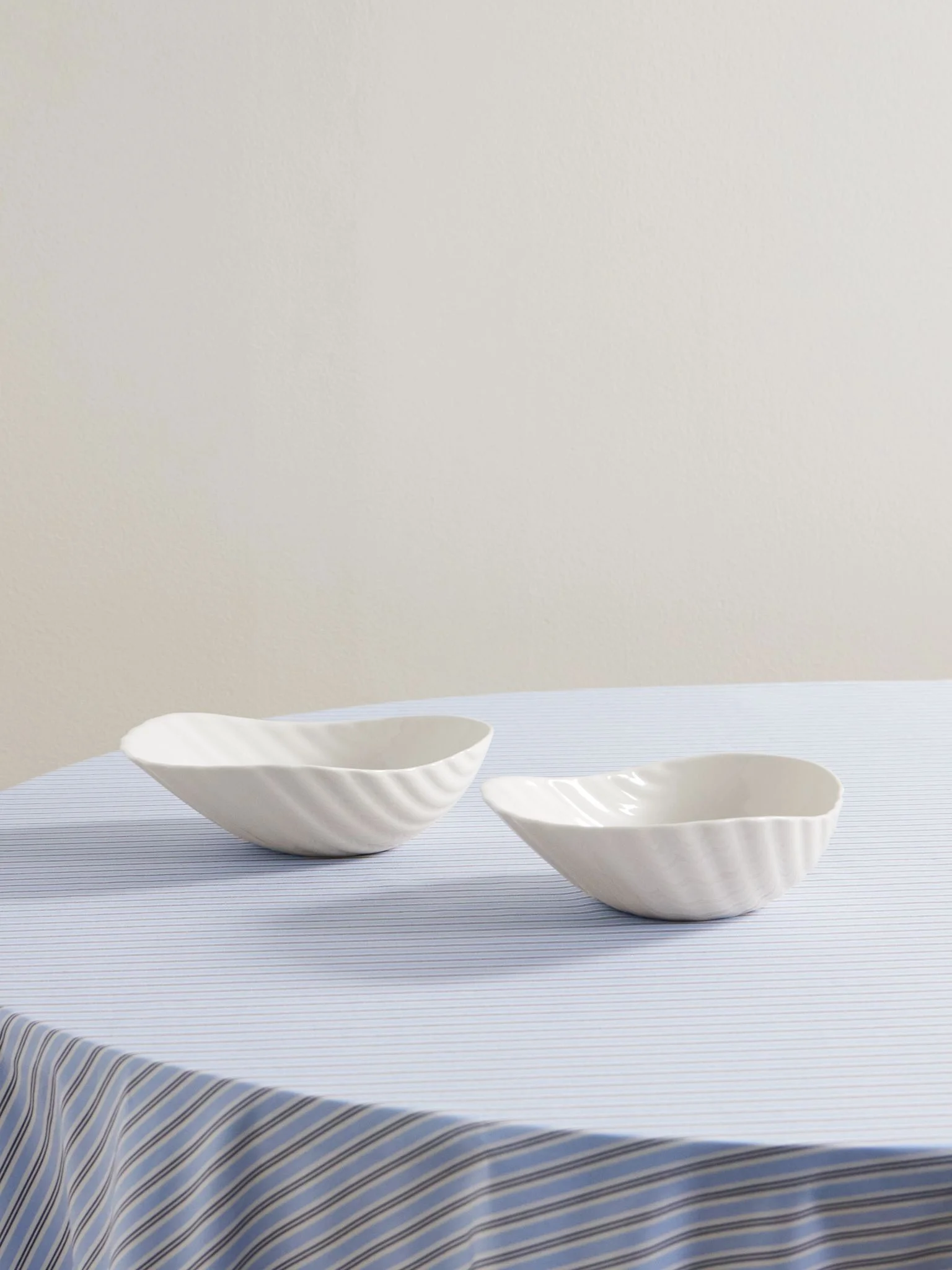 Small set of two porcelain bowls Off-white - 1