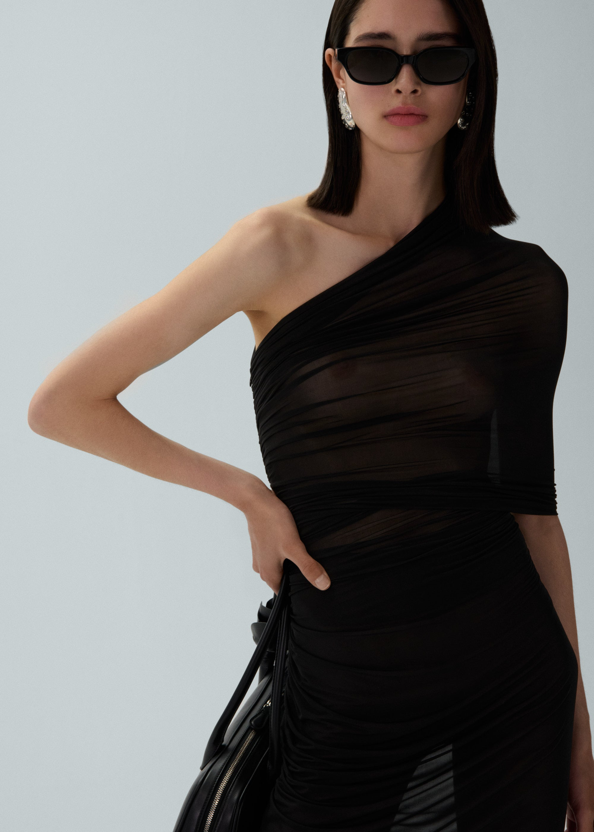 One shoulder draped midi dress in black - 5