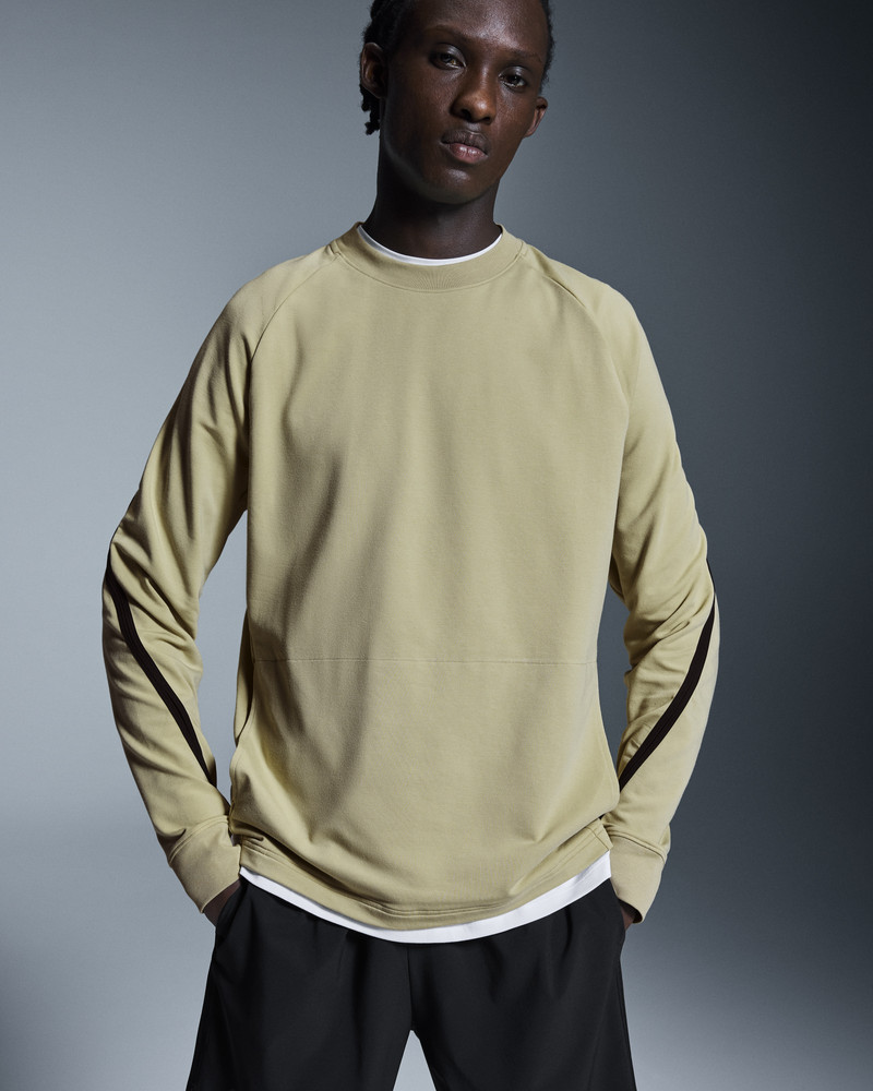 On Studio Crew outlook