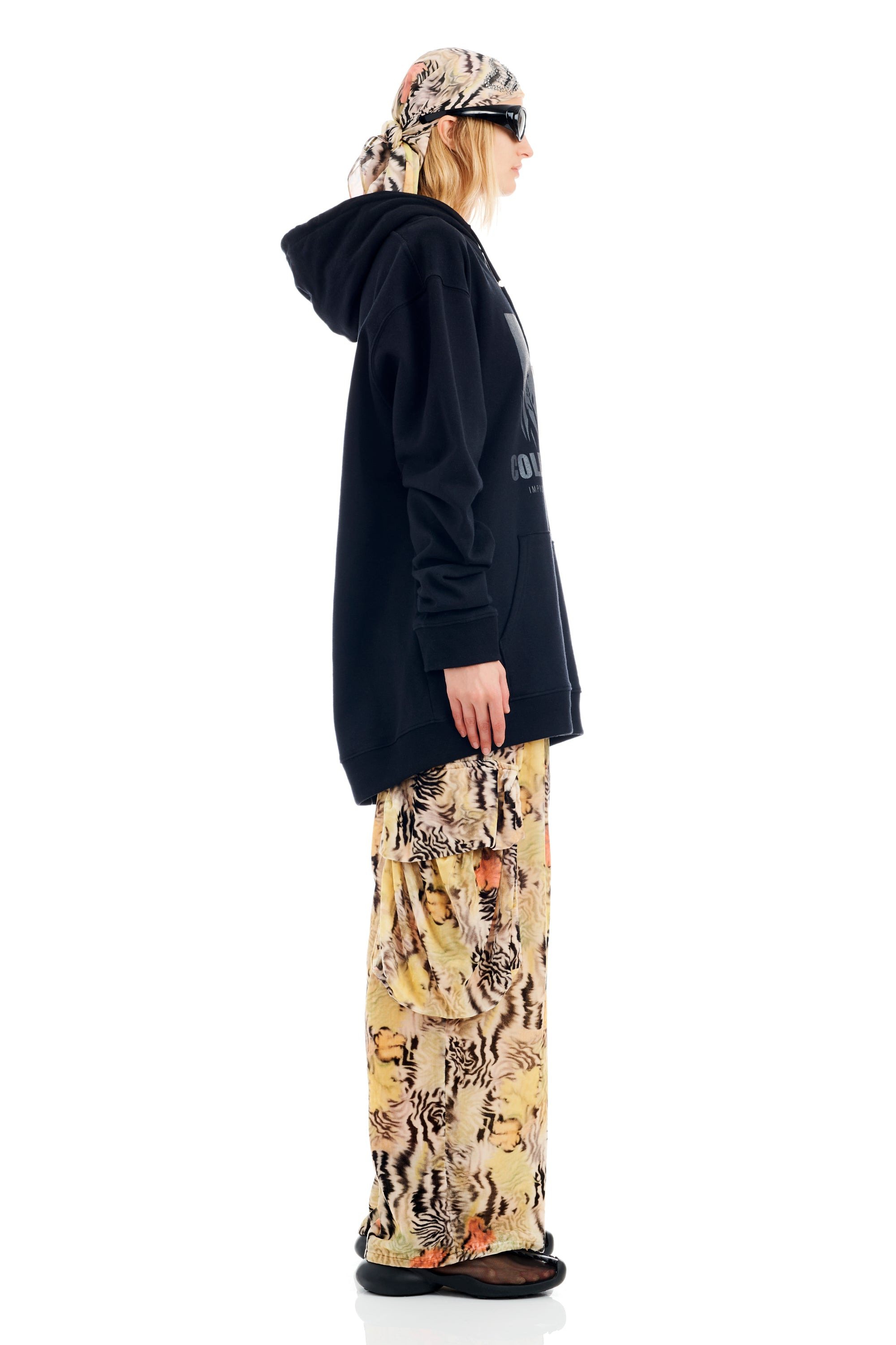 BLACK LANDSCAPE GRAPHIC HOODIE - 4