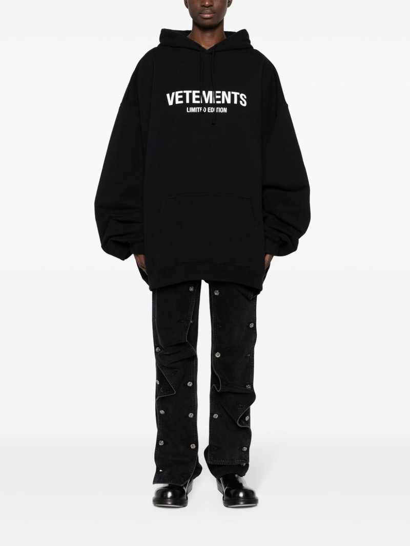VETEMENTS logo-print hoodie outlook