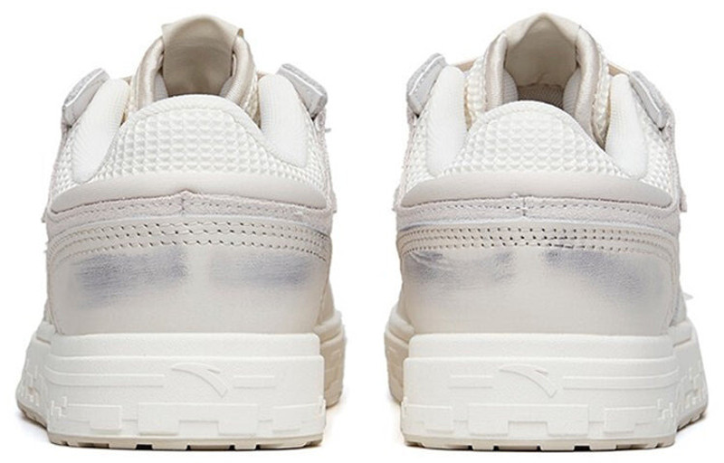 ANTA (WMNS) ANTA Street Naughty Low 'White Grey' 122218050-1 outlook