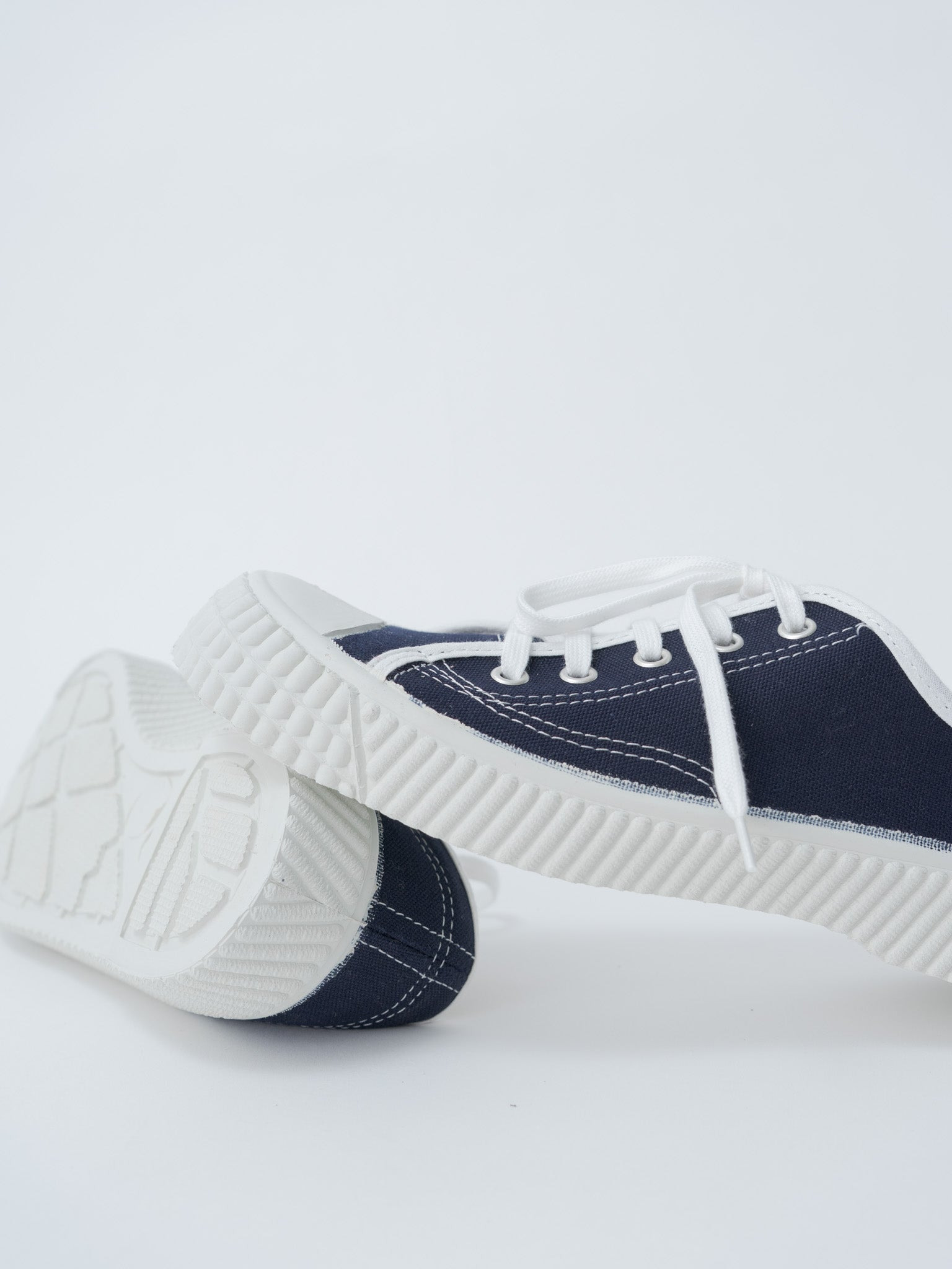 900F Military Trainer - Navy/White (men's) - 8