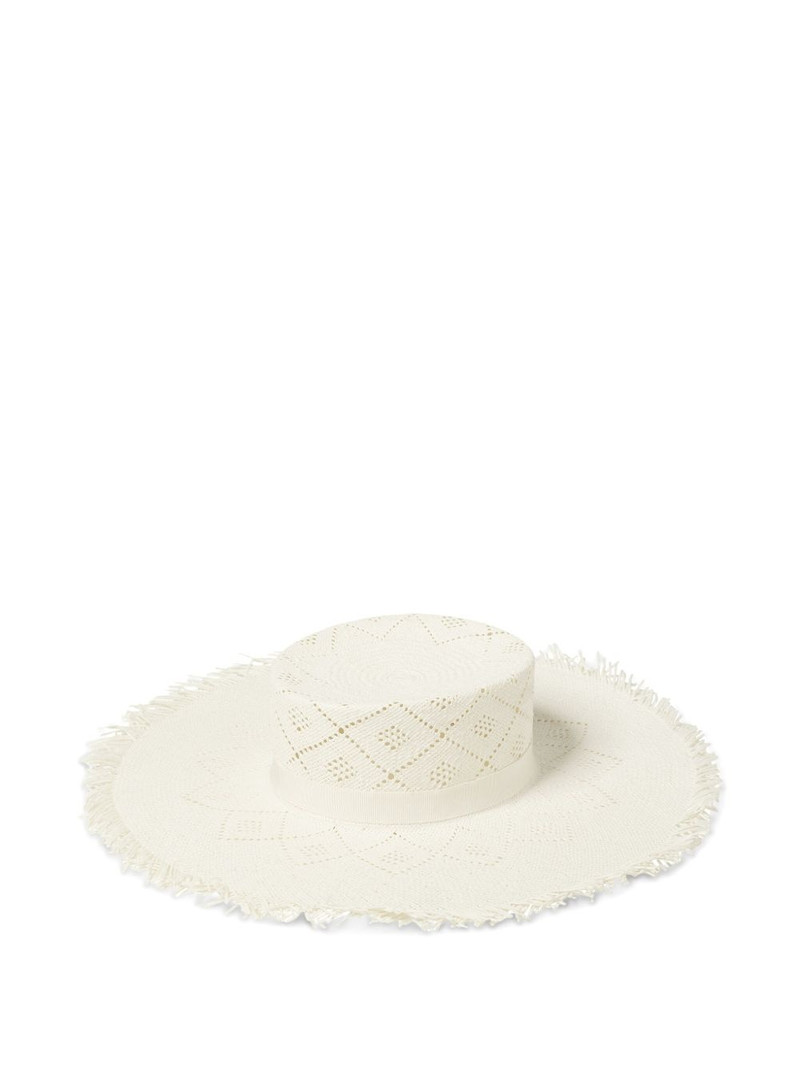 Amélia hat 1
