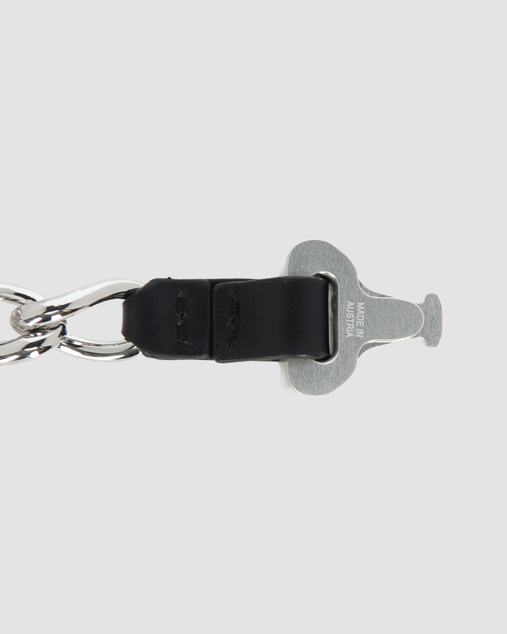 CHAIN NECKLACE W/ LEATHER DETAILS - 4