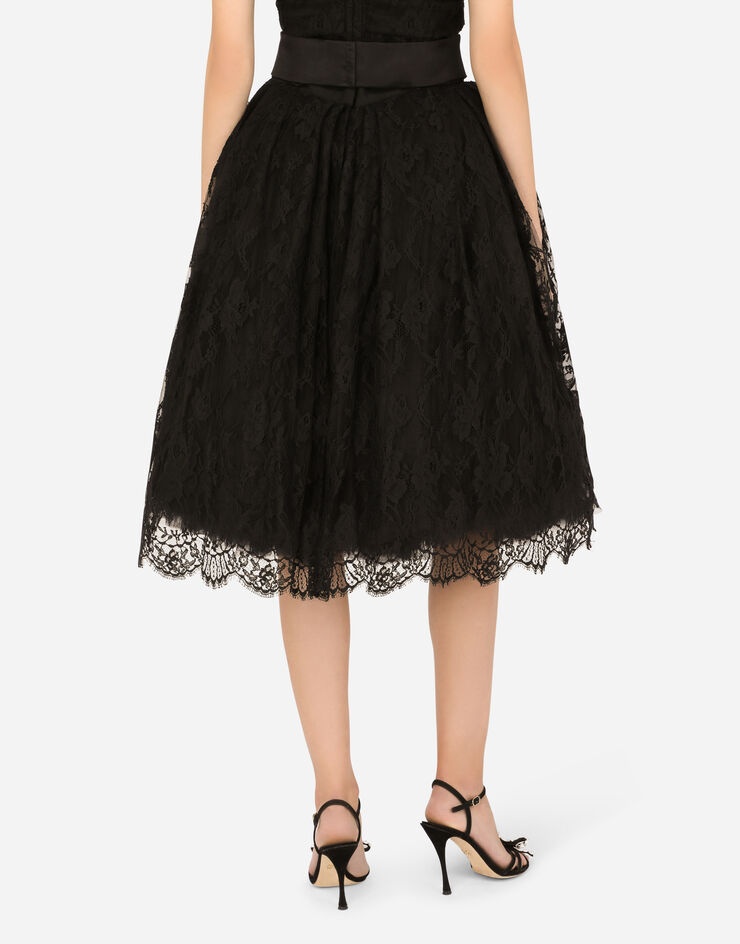 Short Chantilly lace dress - 5