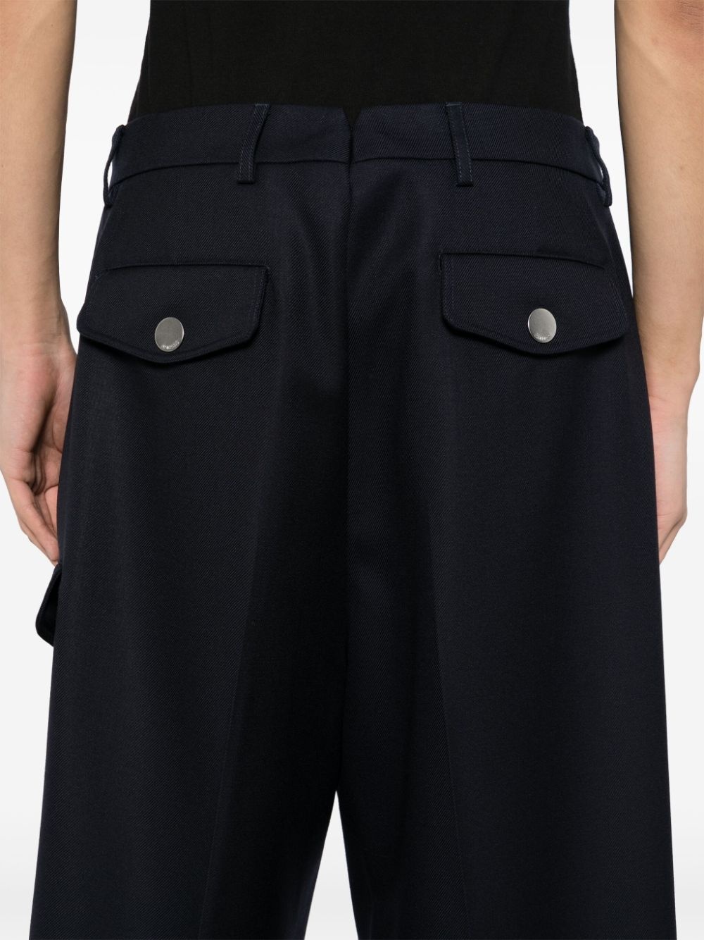 button fastening shorts - 5