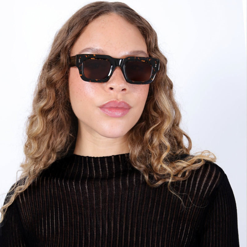 illesteva Lewis Sunglasses outlook