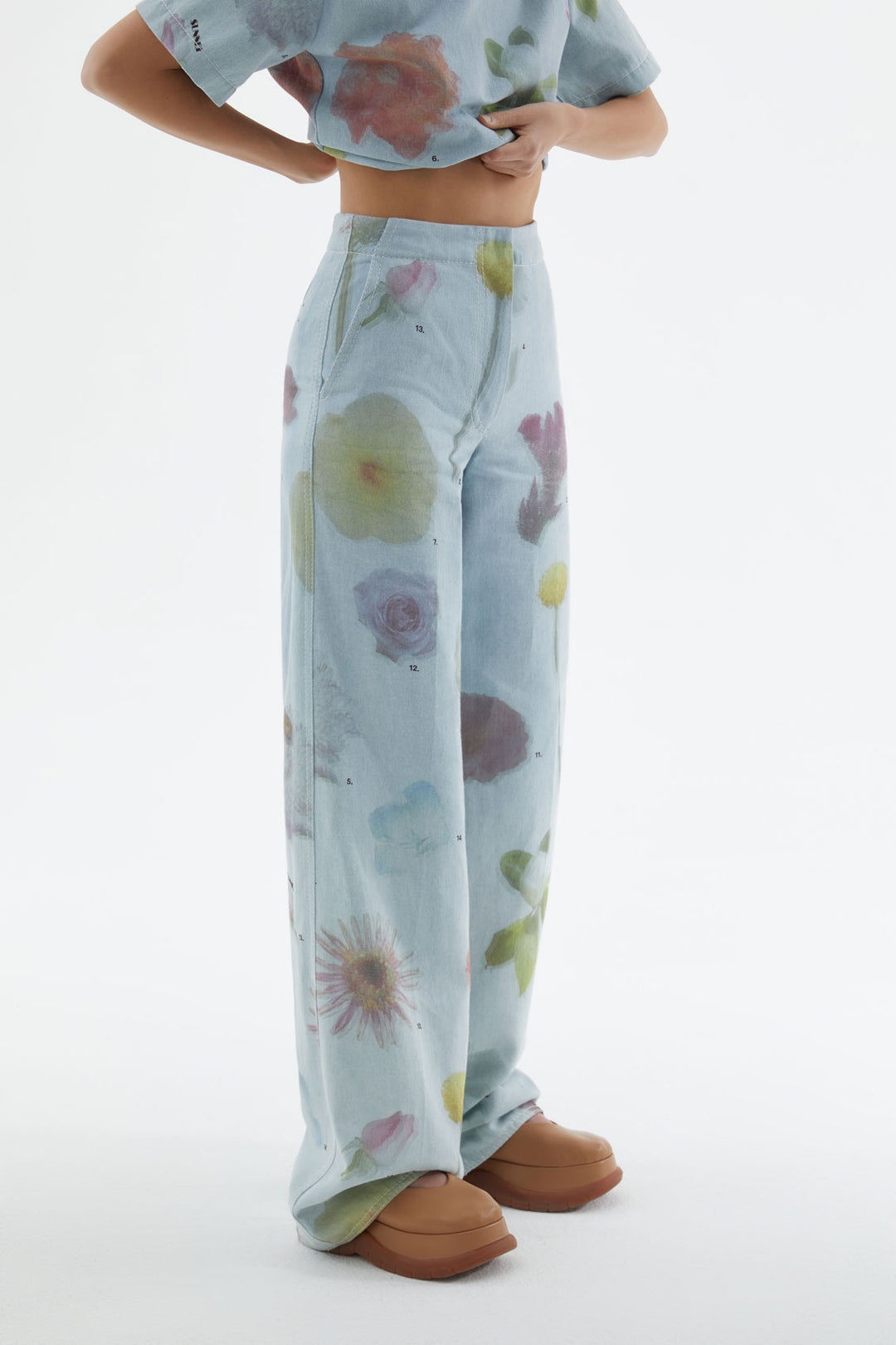 DENIM PANTS WITH FLOWER PRINT - 2