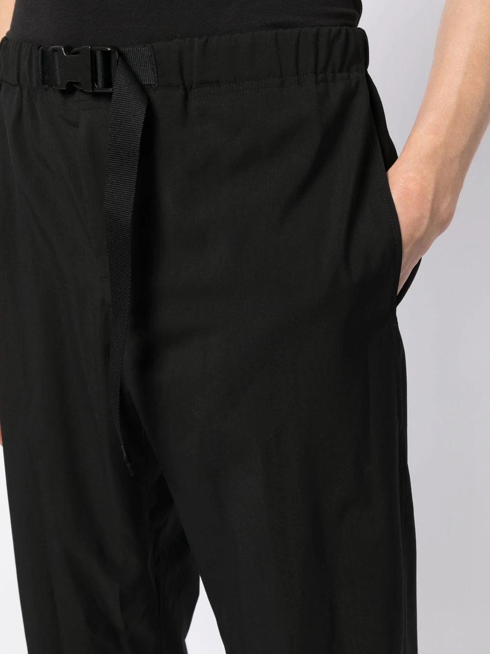 belted tapered-leg trousers - 5