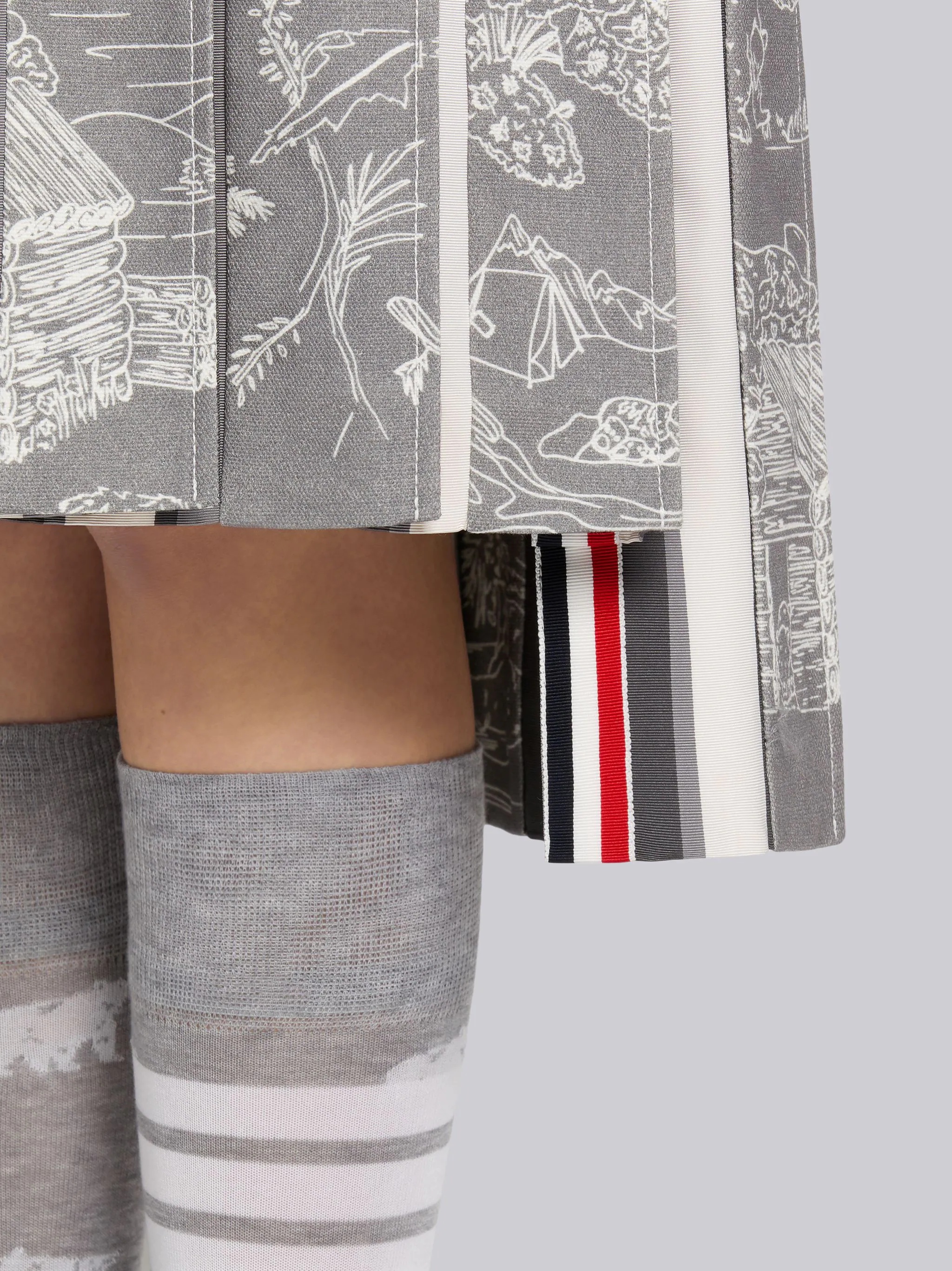 Medium Grey Animal Camp Toile Cotton Canvas Dropped Back Pleated Below-the-Knee Skirt - 5