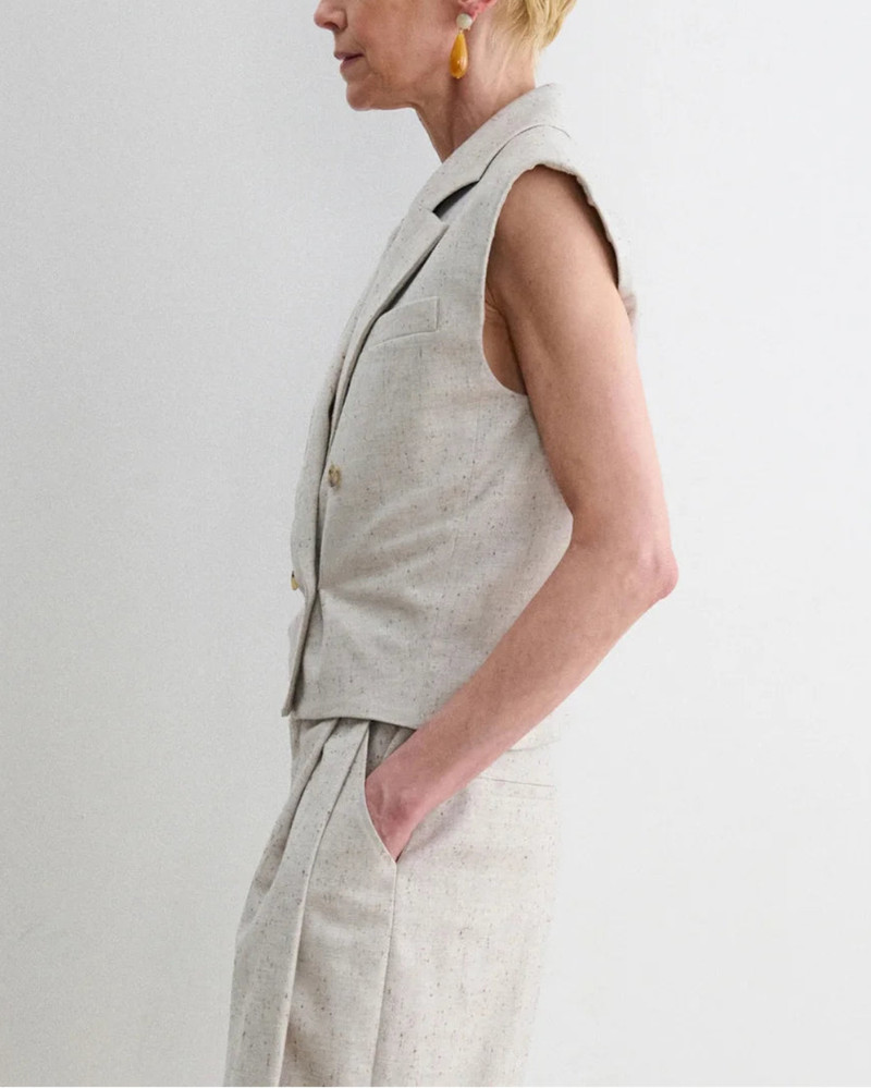 COMEAU VEST 3