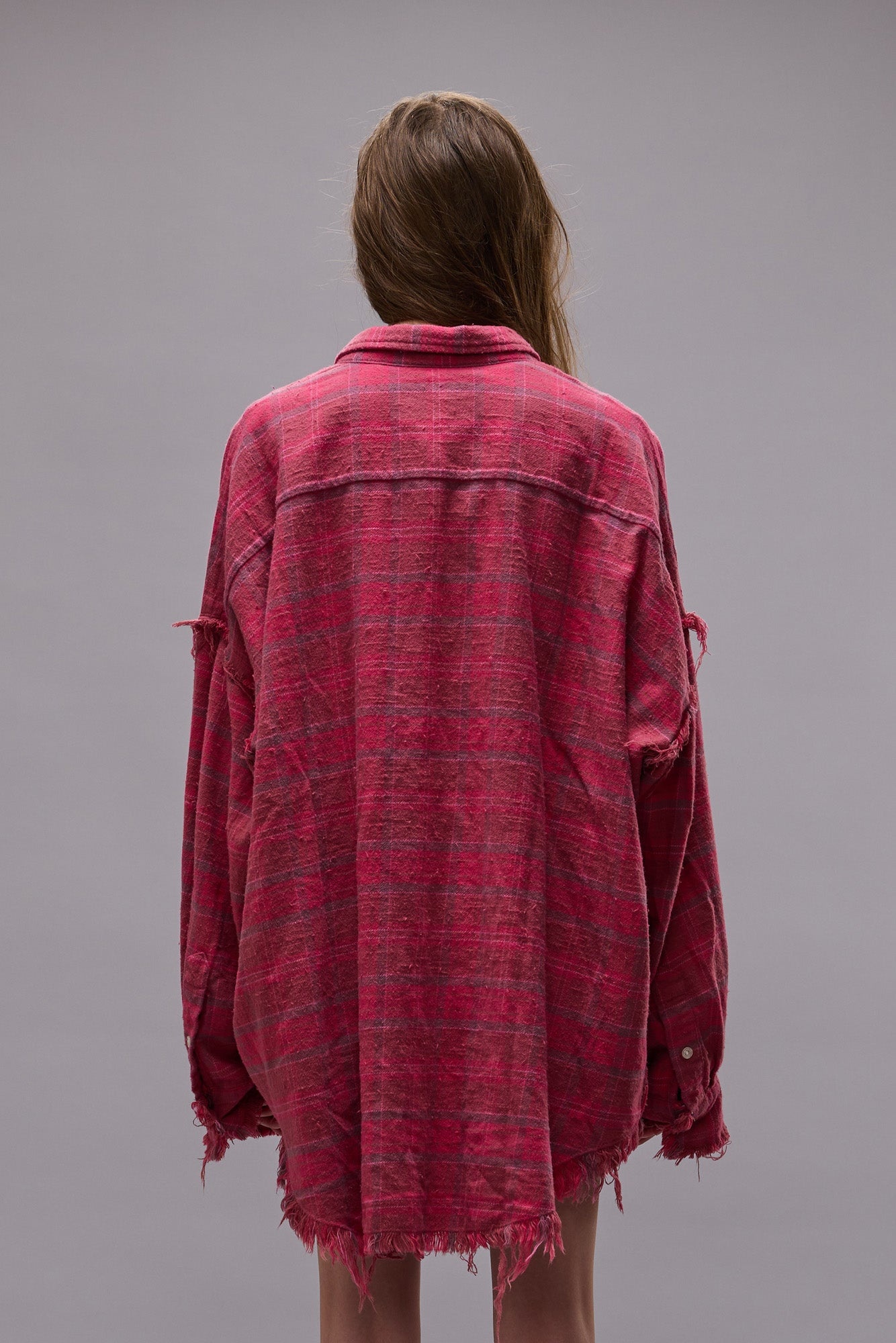 SHREDDED SEAM DROP NECK SHIRT - RASPBERRY OVERDYED PLAID -R13 - 4
