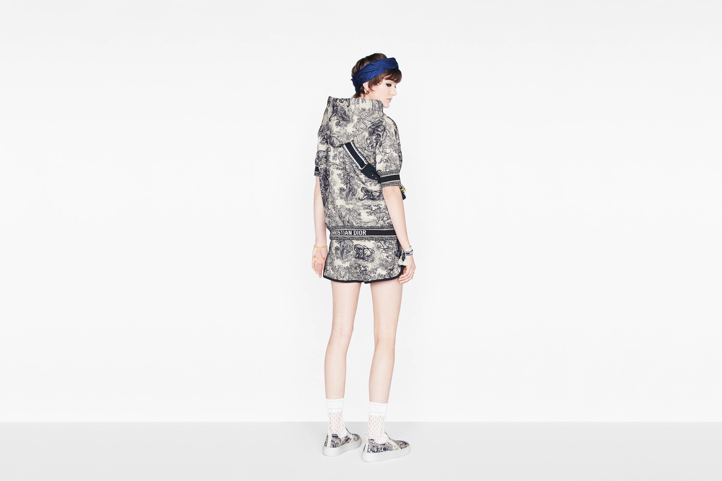Short-Sleeved Hooded Sweatshirt - 5