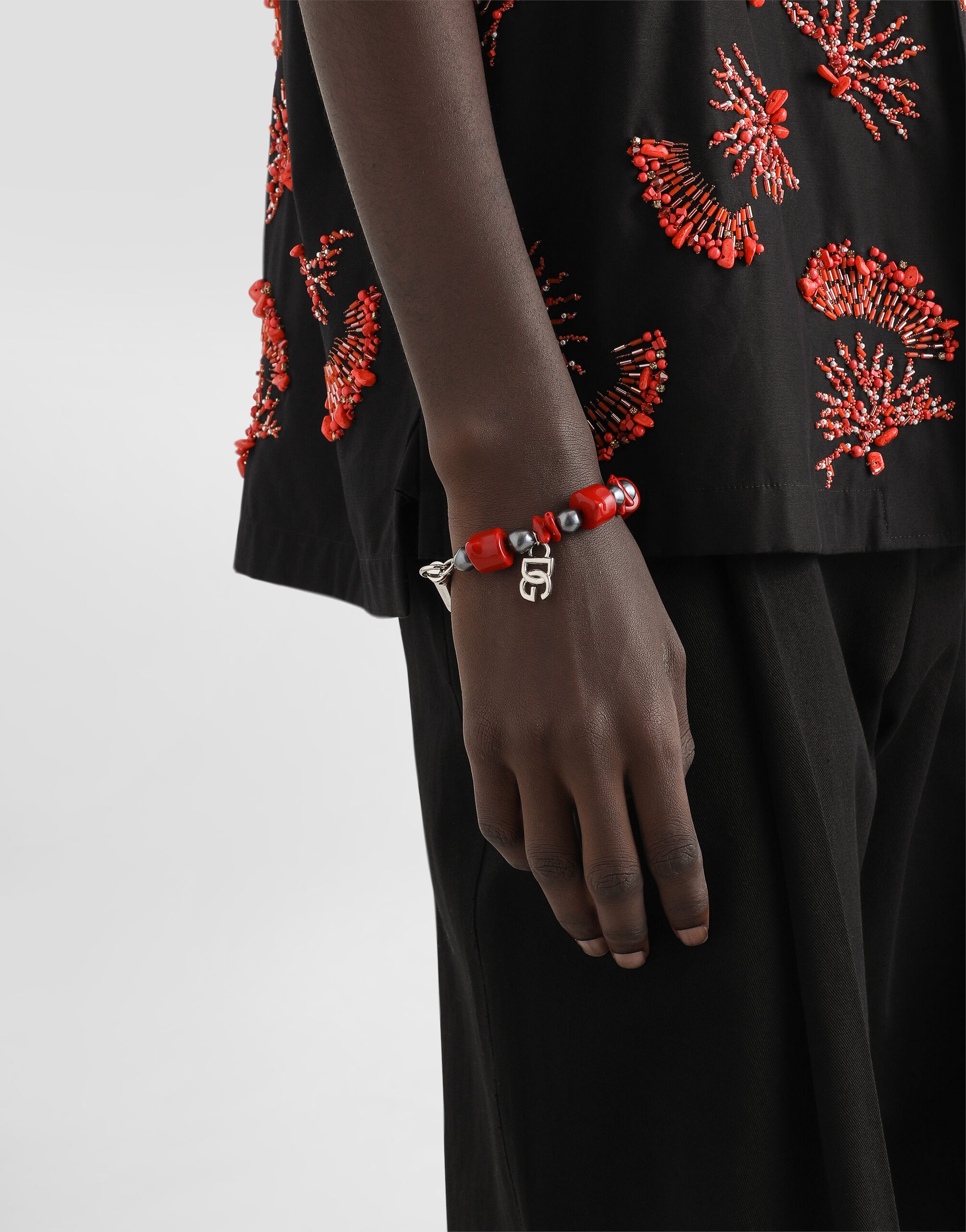 Metal bracelet with coral details and logo - 2
